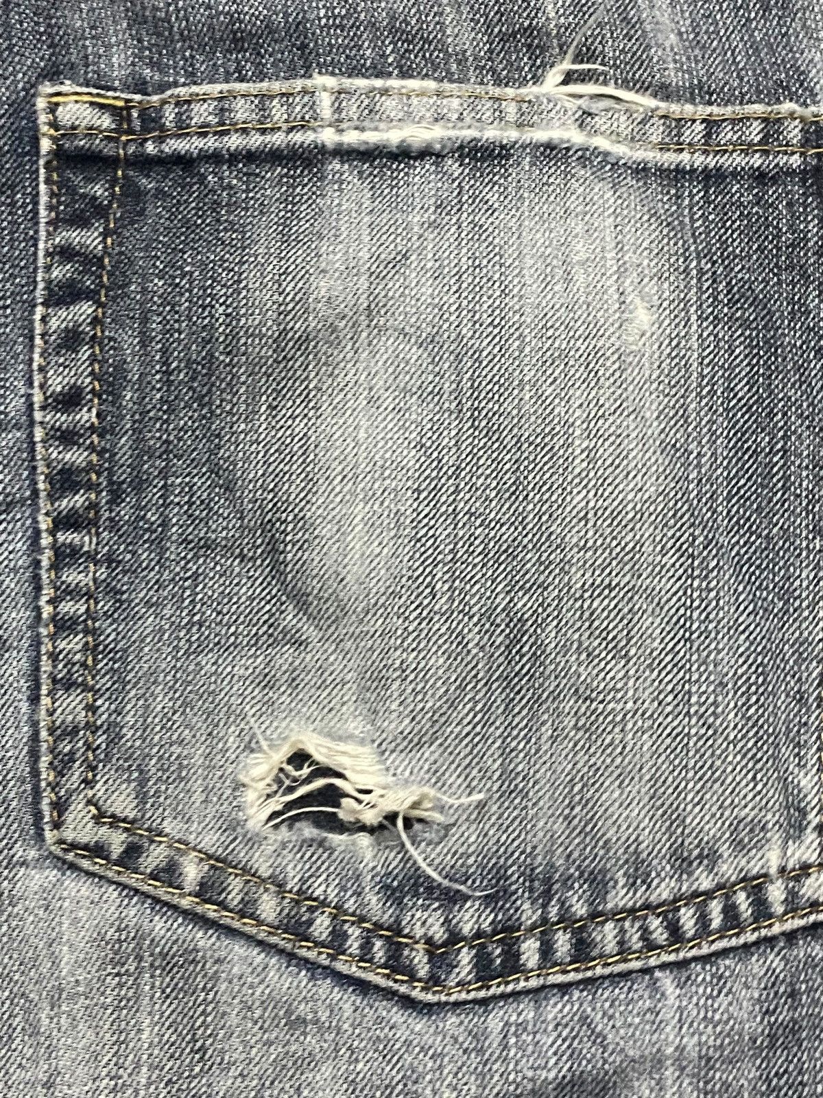 Japanese Brand Vintage Japanese Brand Stone Wash Distressed Baggy Jeans Size US 37 - 14 Thumbnail