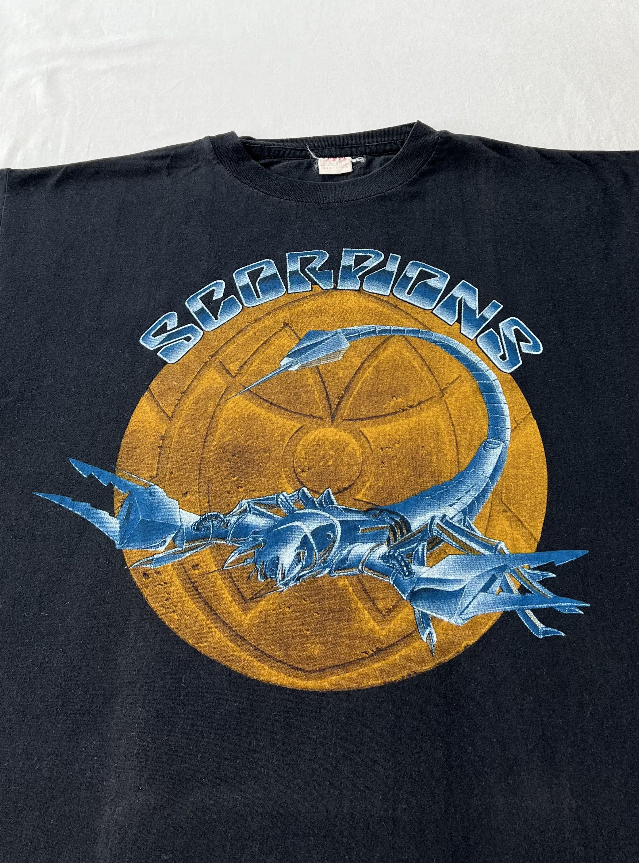 Band Tees Vintage 90s Scorpions Rock Band Black T-shirt Size US L / EU 52-54 / 3 - 6 Thumbnail