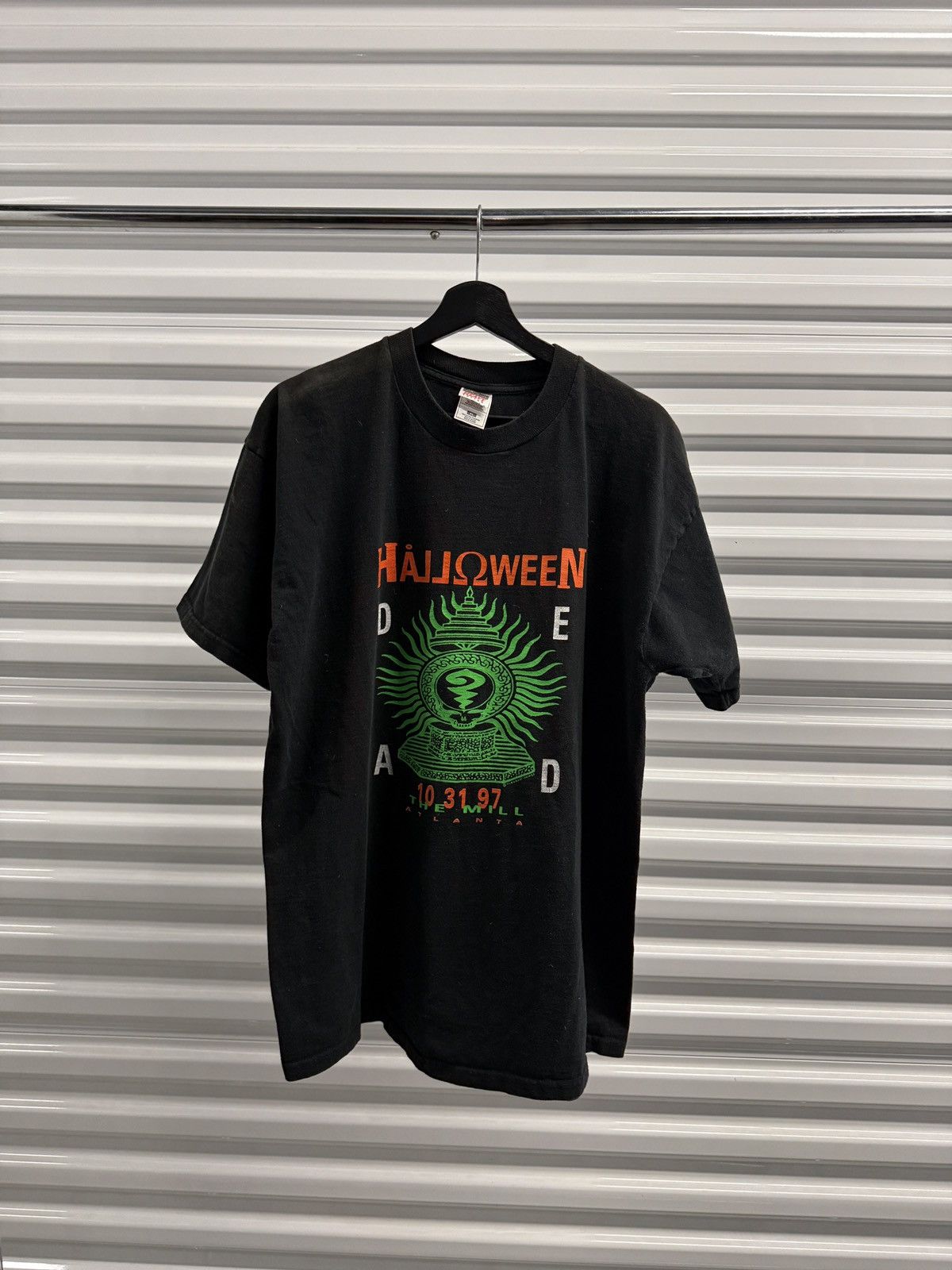 Vintage Vintage Grateful Dead 1997 Halloween Tee Size US XL / EU 56 / 4 - 1 Thumbnail