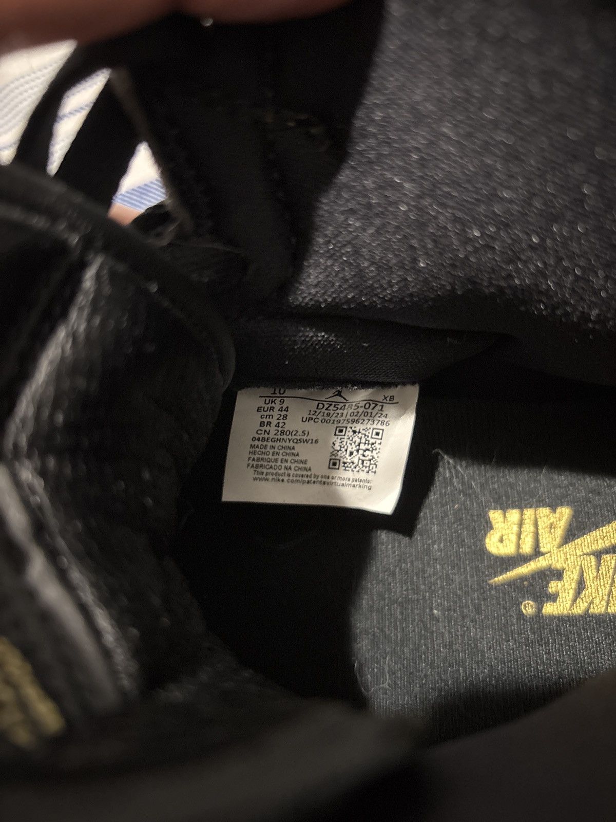 Jordan Brand Air Jordan 1 Retro High OG Metallic Gold Size US 10 / EU 43 - 6 Thumbnail