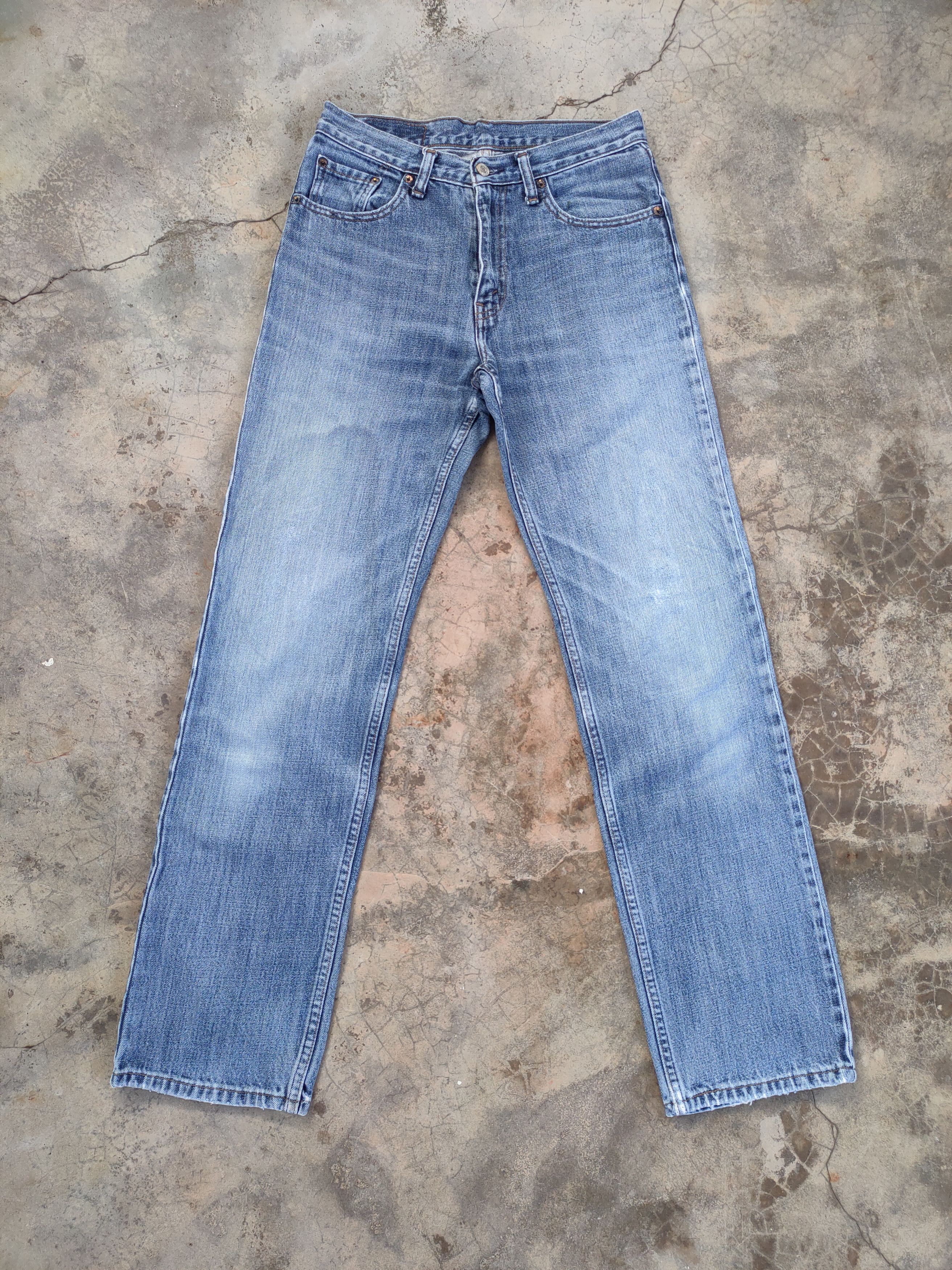 image of W30 Vintage Levi's Faded Distressed Denim Jean Pants in Faded Blue, Men's