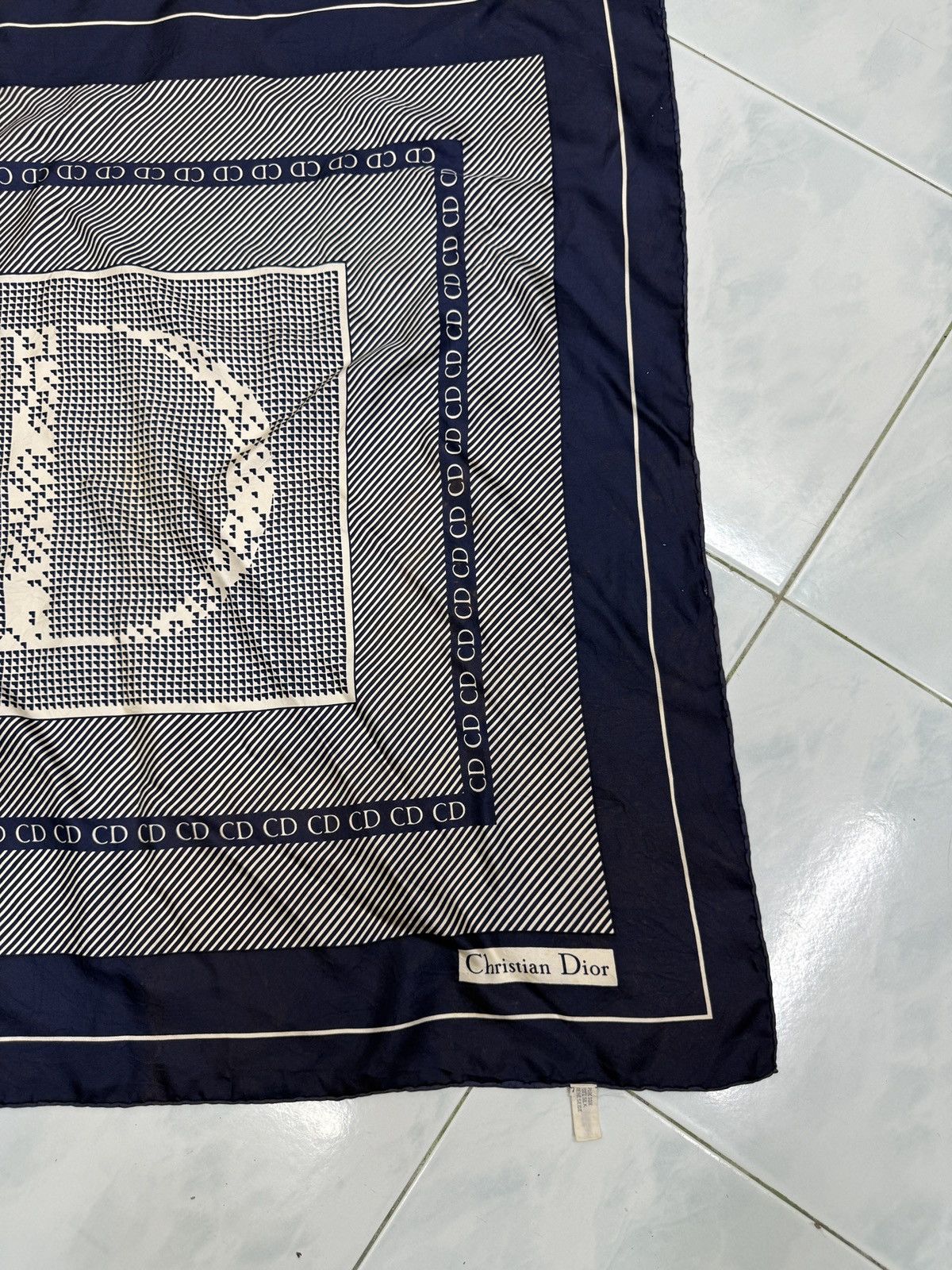 Christian Dior Monsieur 🔥🔥🔥Christian Dior silk scarf featuring a large "CD" monogram Size ONE SIZE - 5 Thumbnail