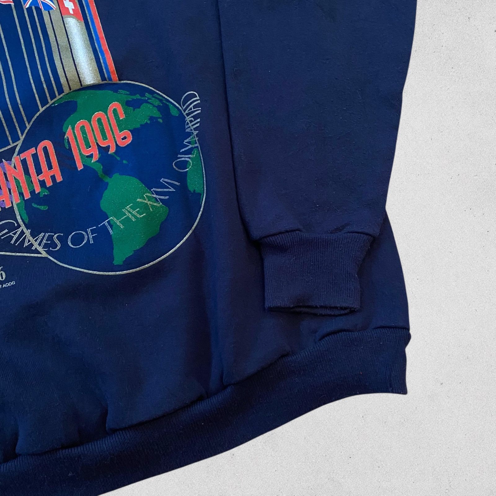 Hanes × USA Olympics × Vintage Vintage Atlanta 1996 Olympics Flag Torch Globe Sweatshirt Size US XL / EU 56 / 4 - 4 Thumbnail
