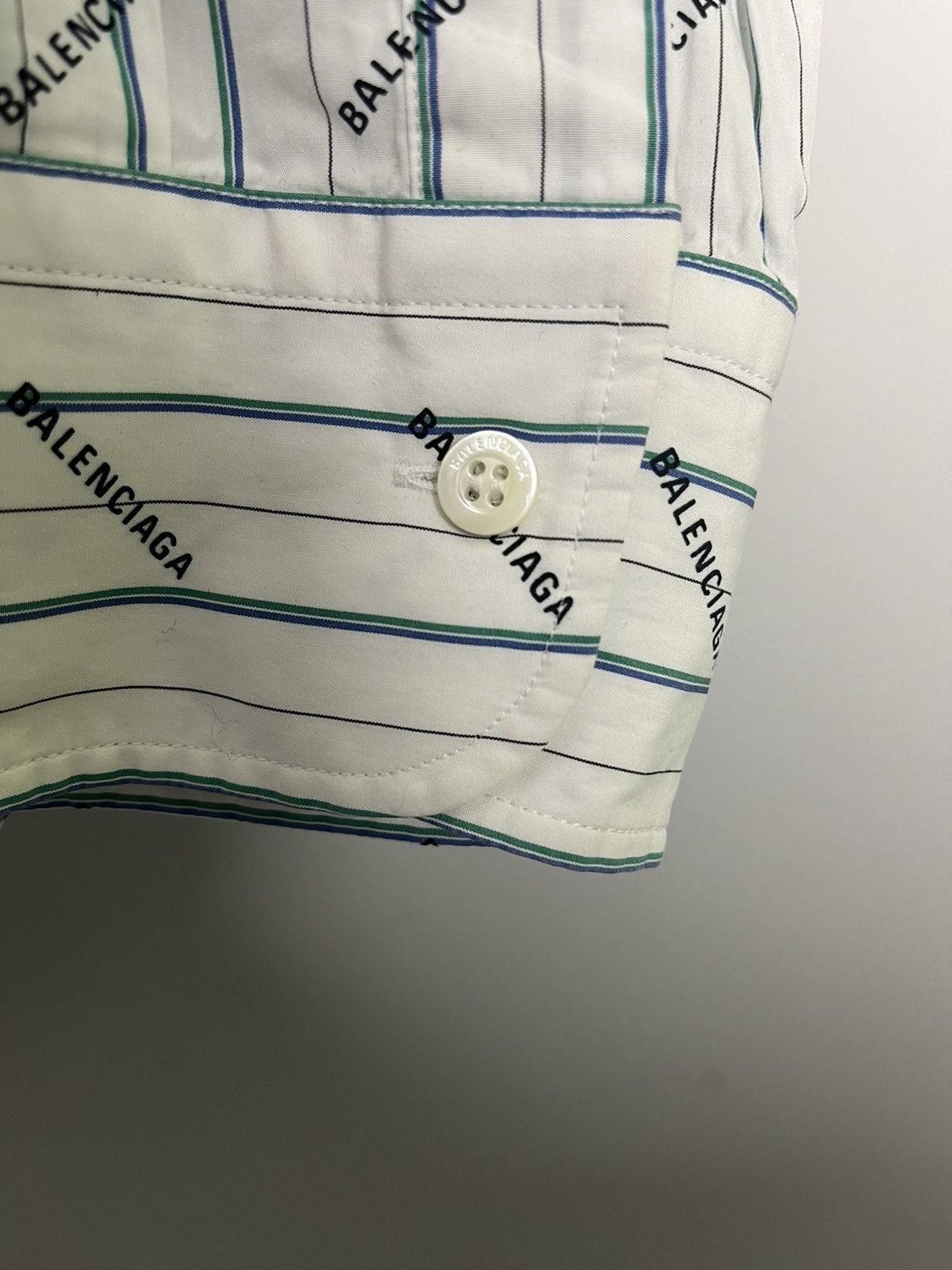 Balenciaga Balenciaga full monogram white shirt Size US M / EU 48-50 / 2 - 12 Thumbnail