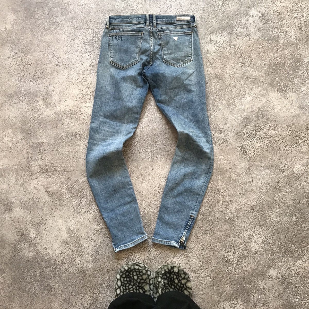 Vintage Vintage Guess Distressed Baggy Jeans Japan 90s Grunge 27 Size 27" / US 4 / IT 40 - 7 Thumbnail