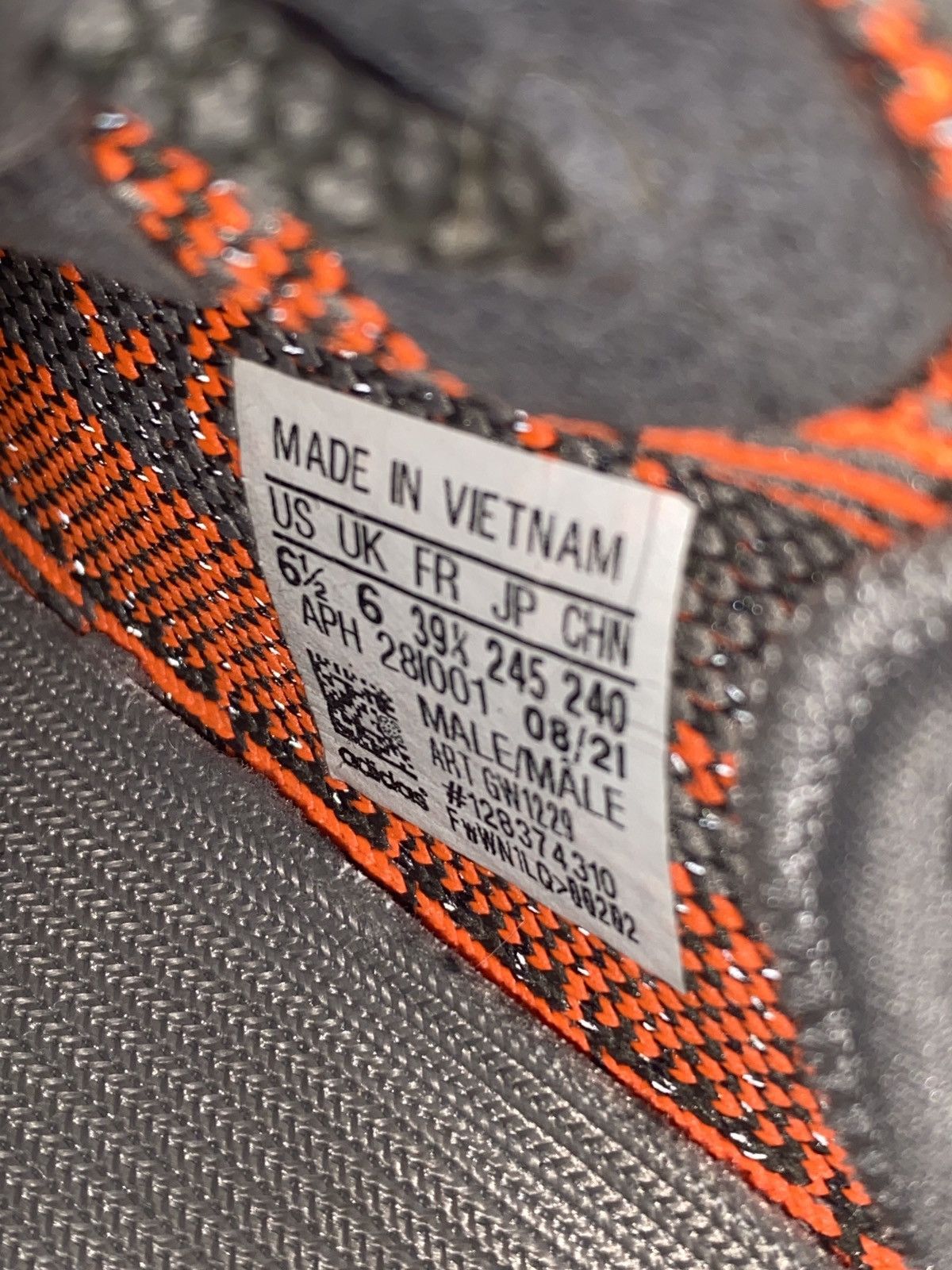 Yeezy Used YEEZY 350V2 OG Belugas Size US 6.5 / EU 39-40 - 7 Thumbnail