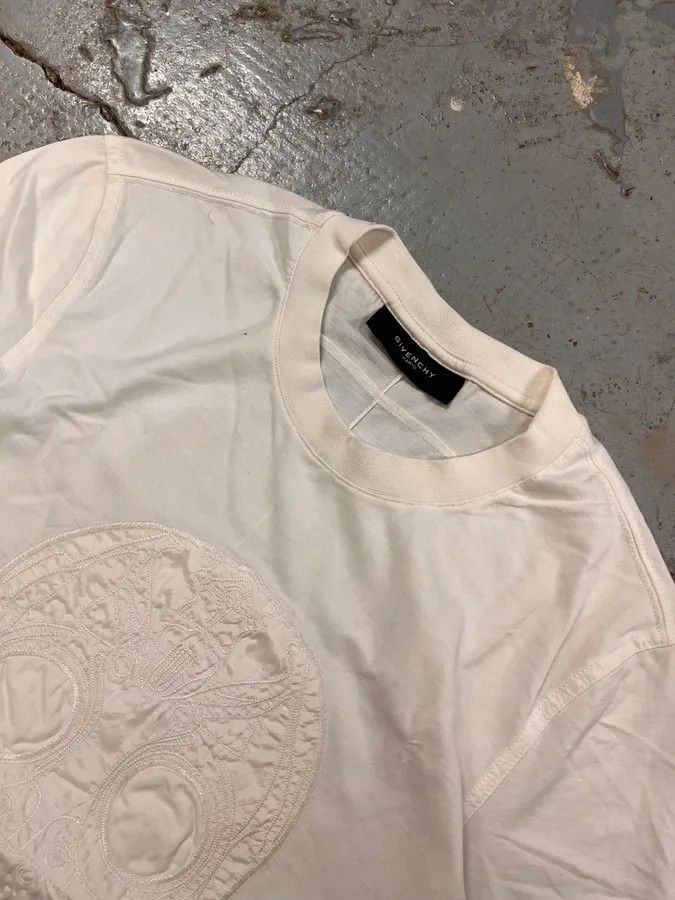 Givenchy SS2011 Givenchy Embroided Mask White T-Shirt Size US S / EU 44-46 / 1 - 5 Thumbnail