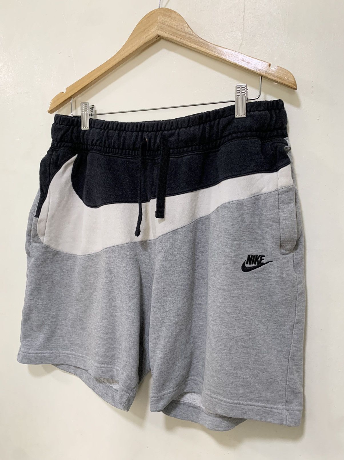 Nike NIKE TRITONE BIG SWOOSH SHORT Size US 32 / EU 48 - 2 Thumbnail