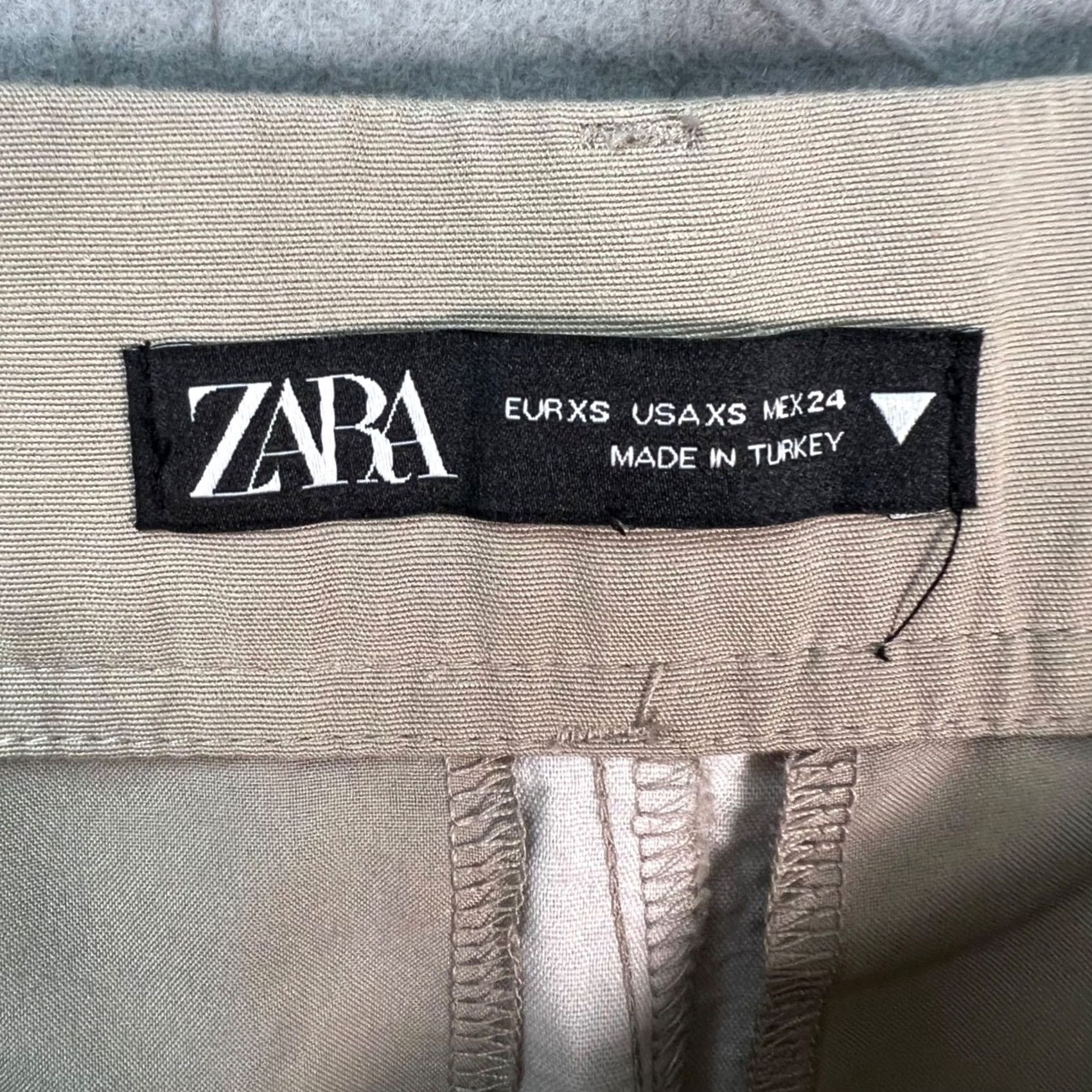 Zara Zara Beige Pleated High-Waisted Chino Shorts Bermuda XS Womens Cotton Viscose Front Pleated 4in Inseam Size 26" / US 2 / IT 38 - 3 Thumbnail