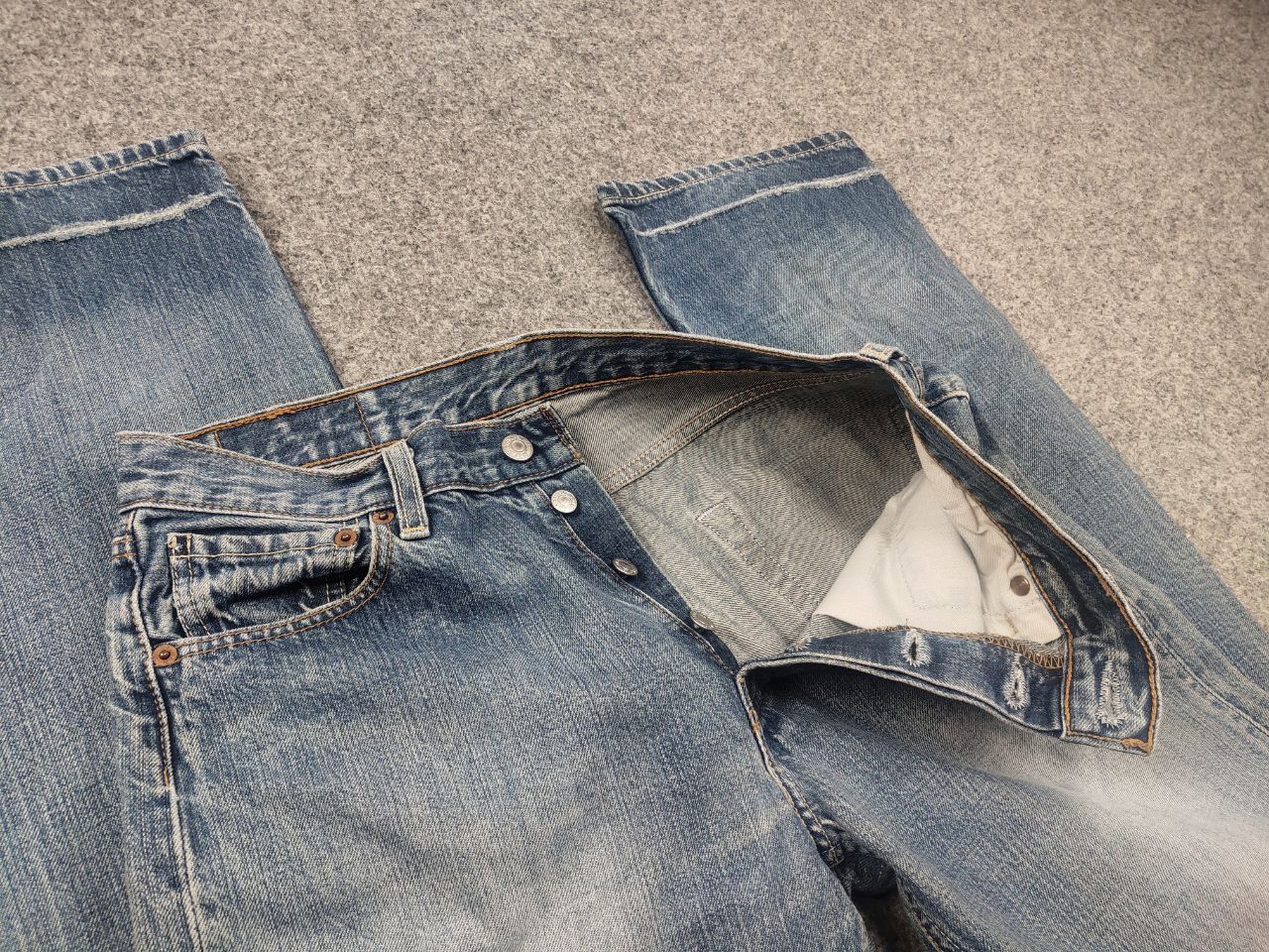 Levi's Vintage 90's Levi's 501 Perfect Faded Denim Jeans USA Style Size US 31 - 16 Thumbnail