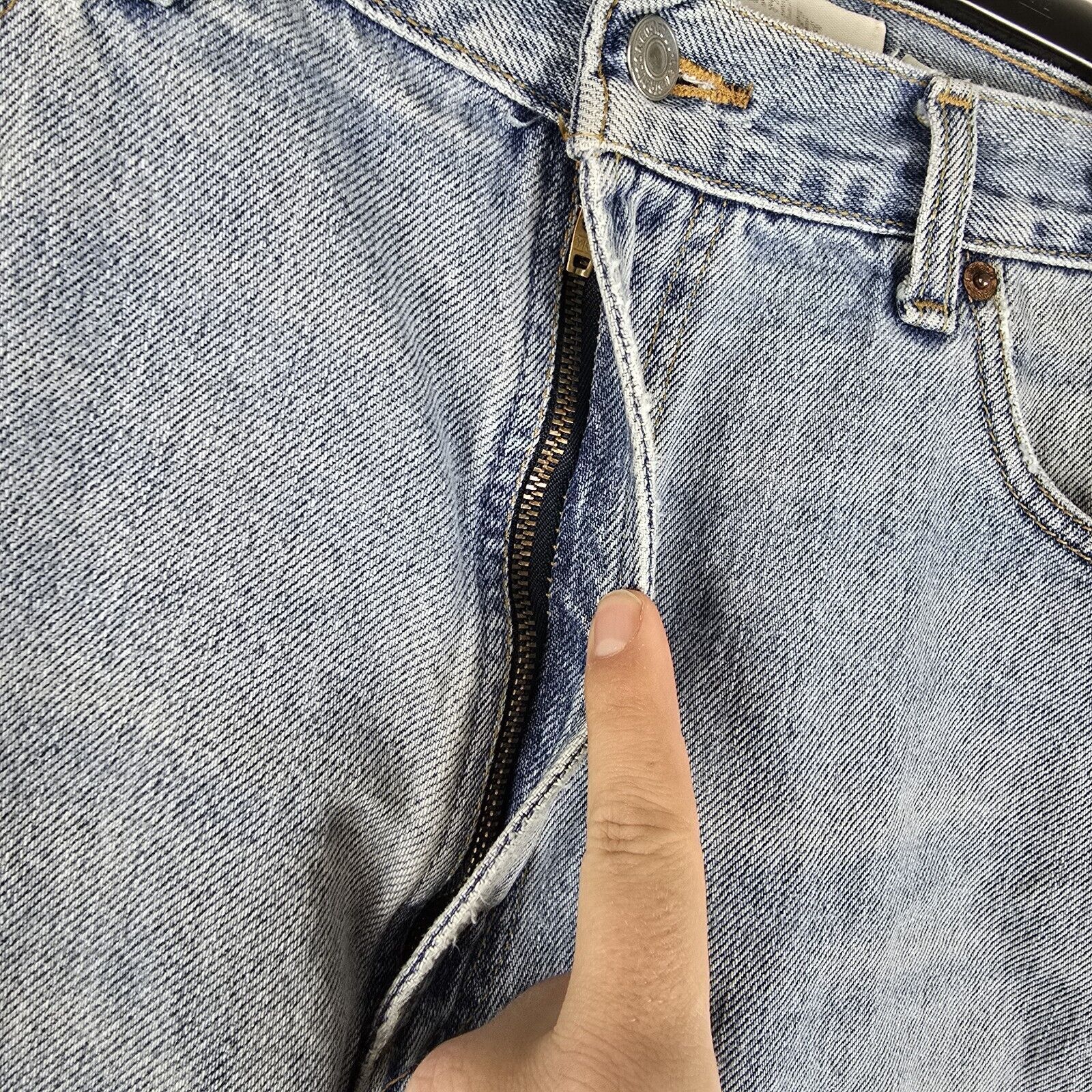 Levi's Vintage Levis 550 Jeans 38 x 30 Stonewash Tapered Blue Denim Size US 38 / EU 54 - 7 Thumbnail