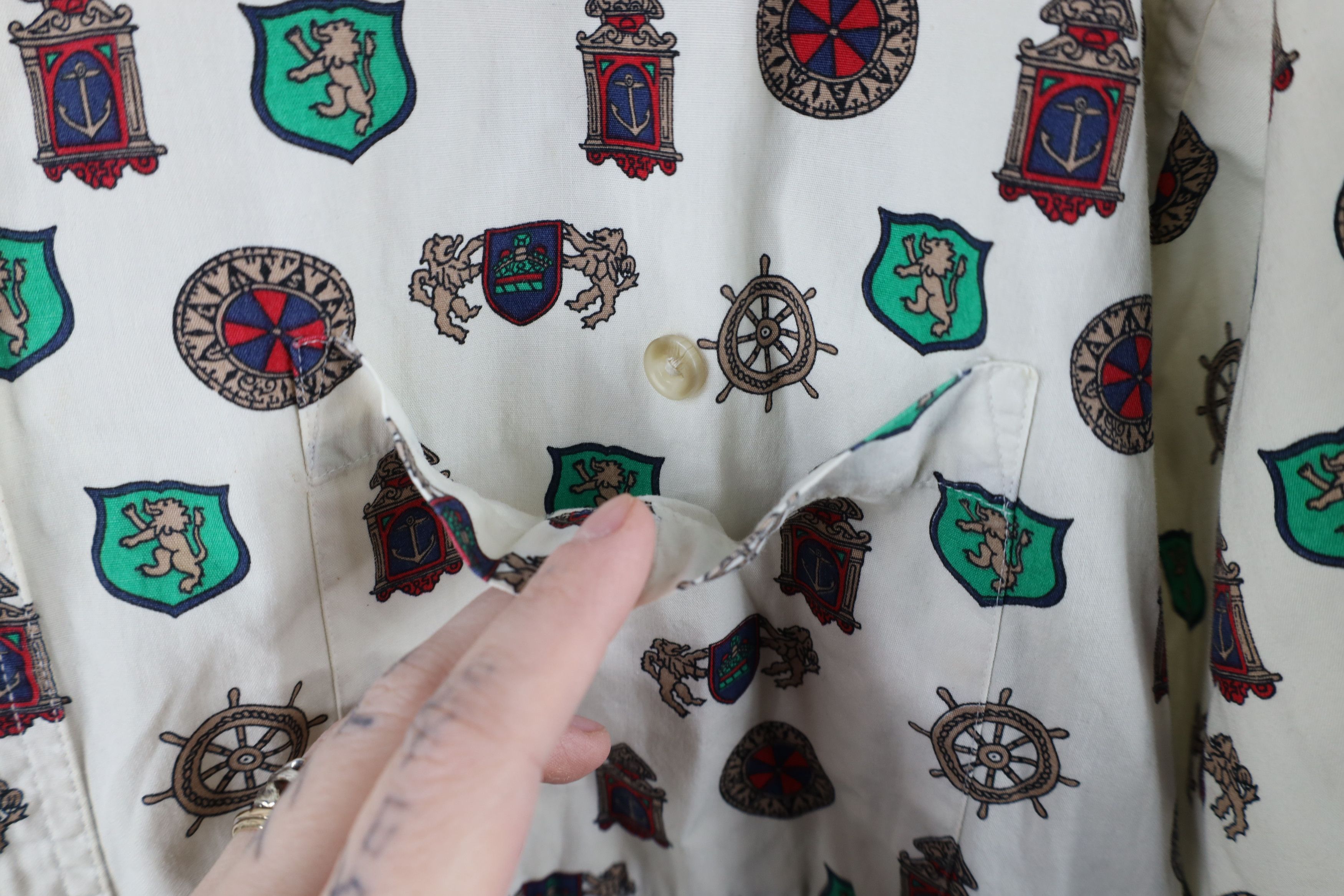 Vintage Vintage 90s Streetwear All Over Print Button Down Shirt Size US XL / EU 56 / 4 - 4 Thumbnail