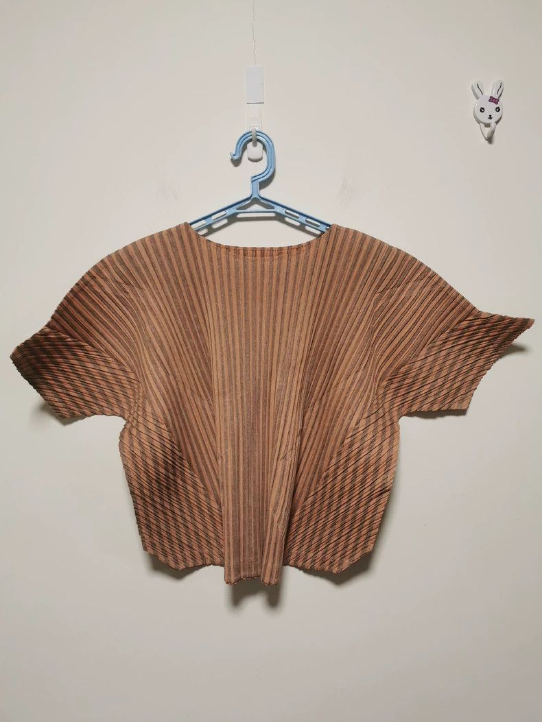 Issey Miyake Issey Miyake size:3 Brown pleated small flying sleeve top Size M / US 6-8 / IT 42-44 - 1 Thumbnail