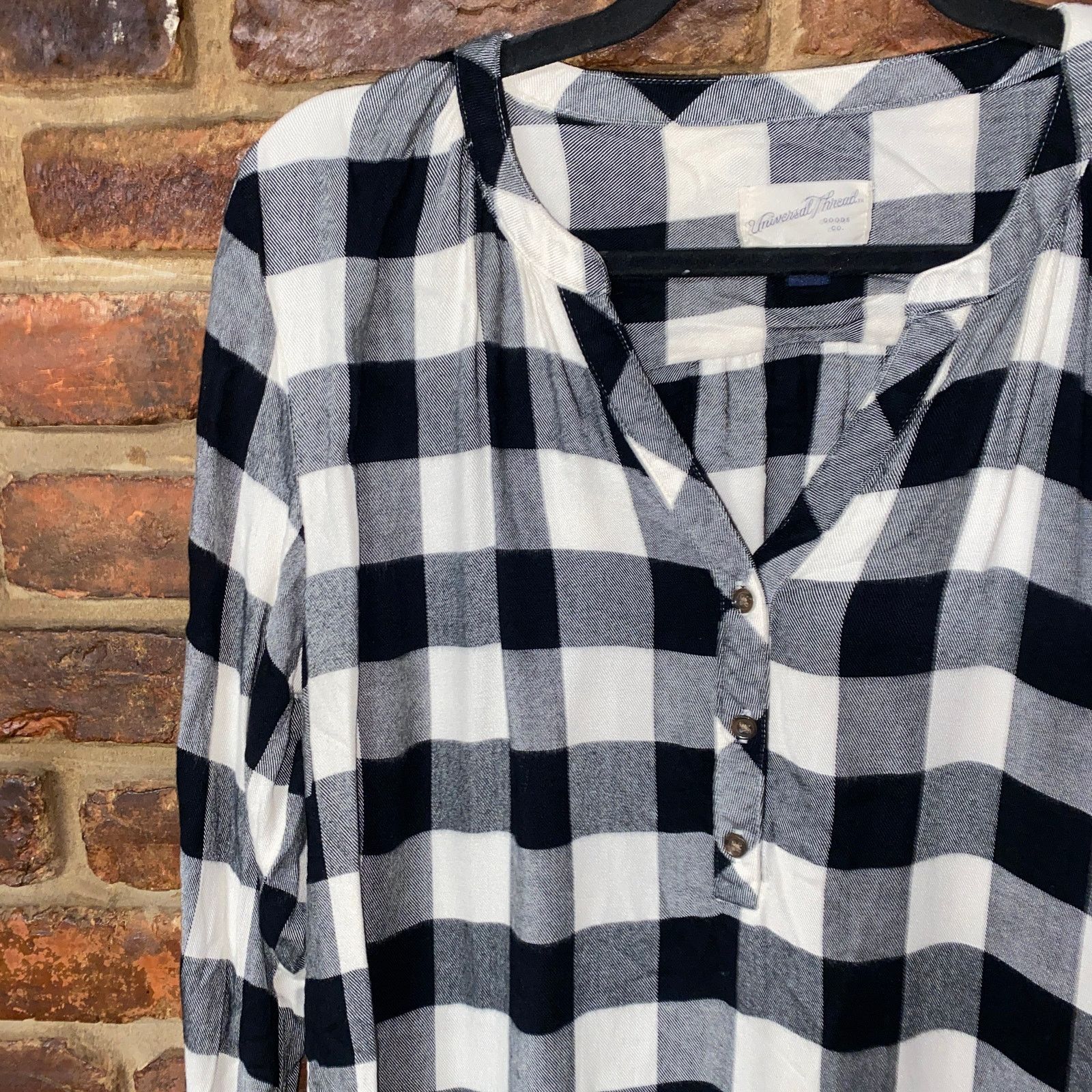 Other Universal Thread Black White Plaid V-Neck Twill Top Small Size S / US 4 / IT 40 - 3 Thumbnail