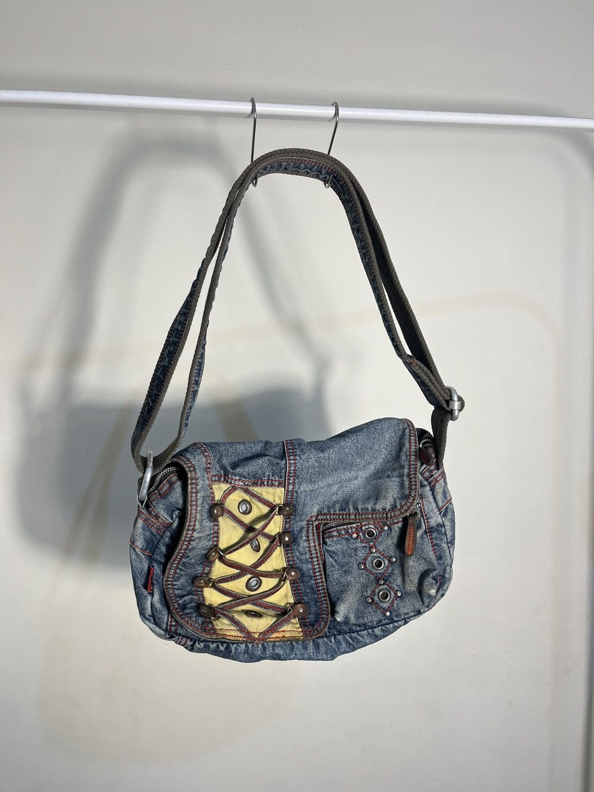 Esprit Y2k esprit bondage crossbody bag Size ONE SIZE - 1 Thumbnail