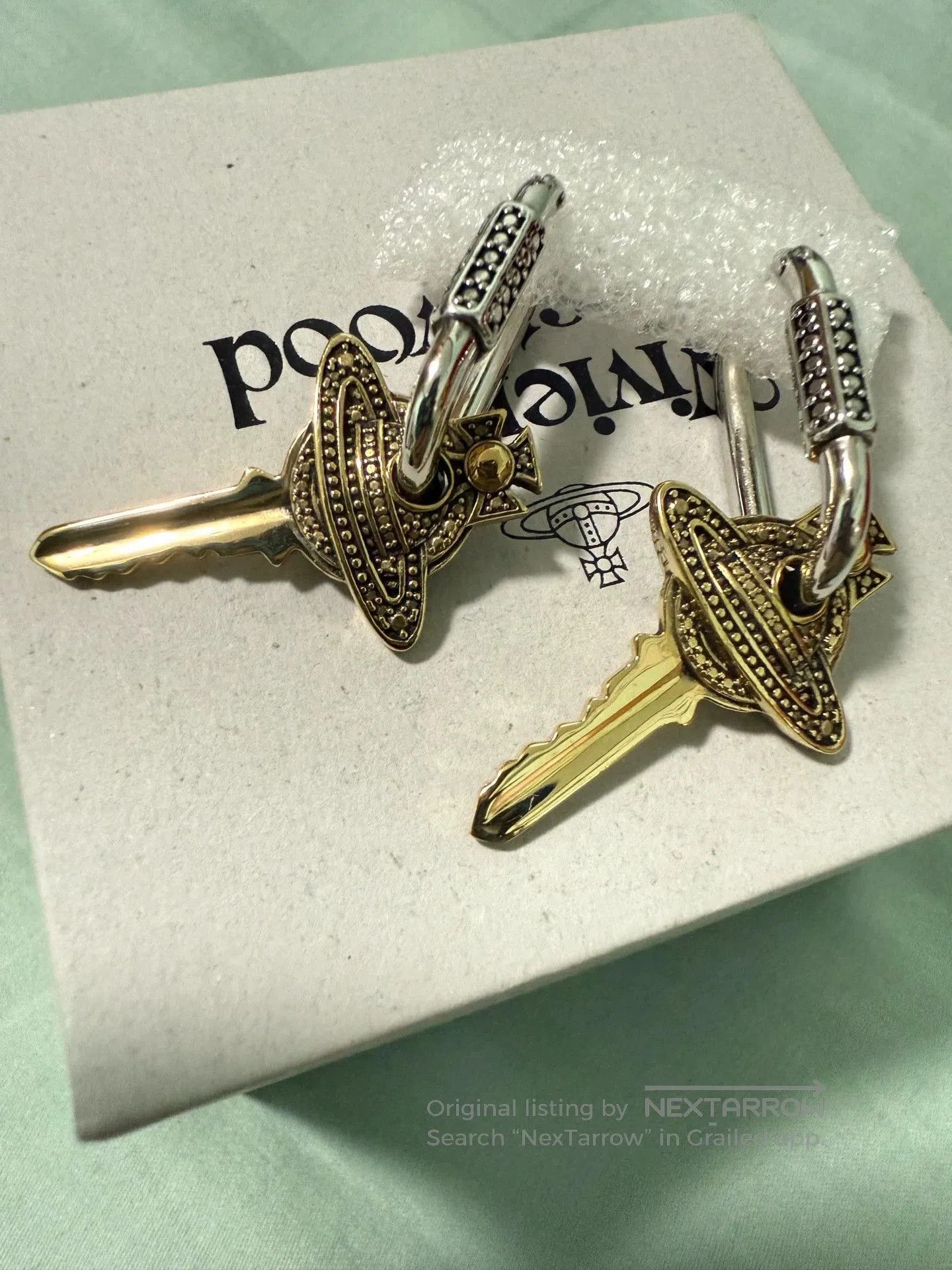 Vintage vintage key earrings with intricate design. Size ONE SIZE - 1 Thumbnail