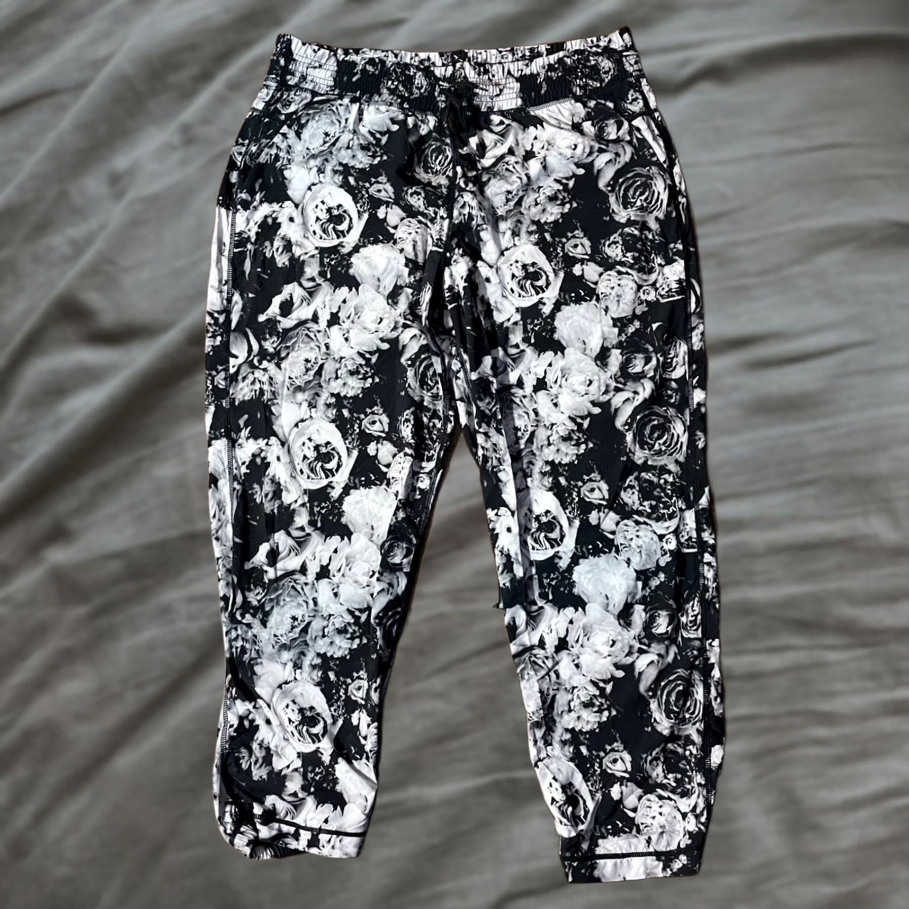 Naviskin Women's Pants Black White Floral Pattern Womens Lg Cropped Drawstring, Women's (Size 36)