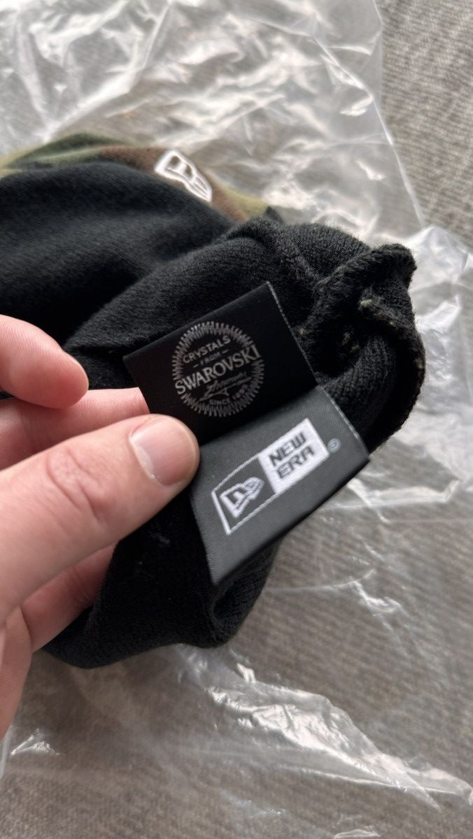 Supreme × Swarovski Supreme New Era Swarovski S Logo Beanie Woodland Camo Size ONE SIZE - 4 Thumbnail