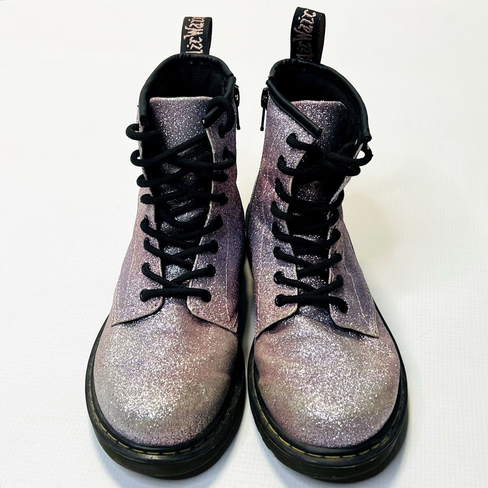 Dr. Martens words = title.split() Size US 5 / IT 35 - 6 Thumbnail