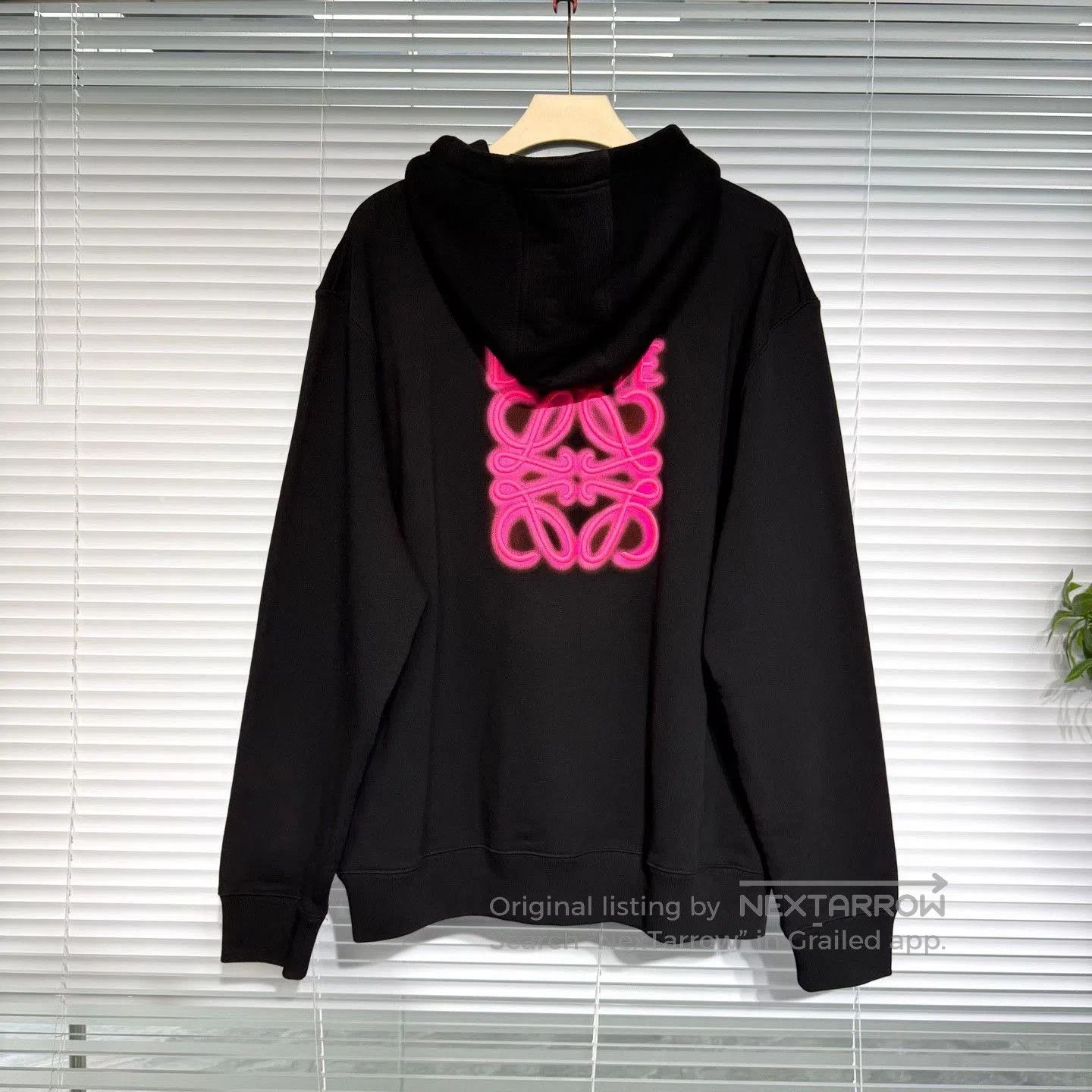 Loewe Loewe Black Hoodie Neon Pink Logo XL. Size US XL / EU 56 / 4 - 1 Thumbnail