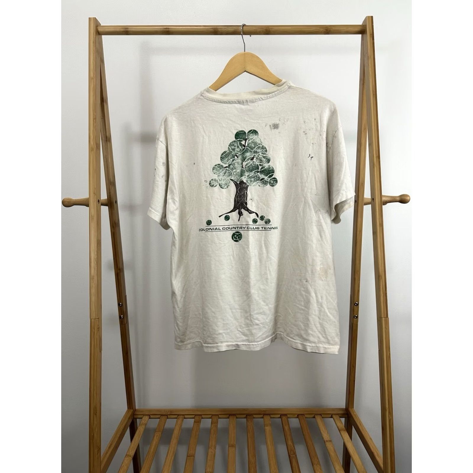 Hanes VTG 90s Country Club Tennis Ball Tree Graphic Worn Soft Cotton Boxy T-Shirt L Men White Hanes Shirt Mens Size US L / EU 52-54 / 3 - 2 Thumbnail