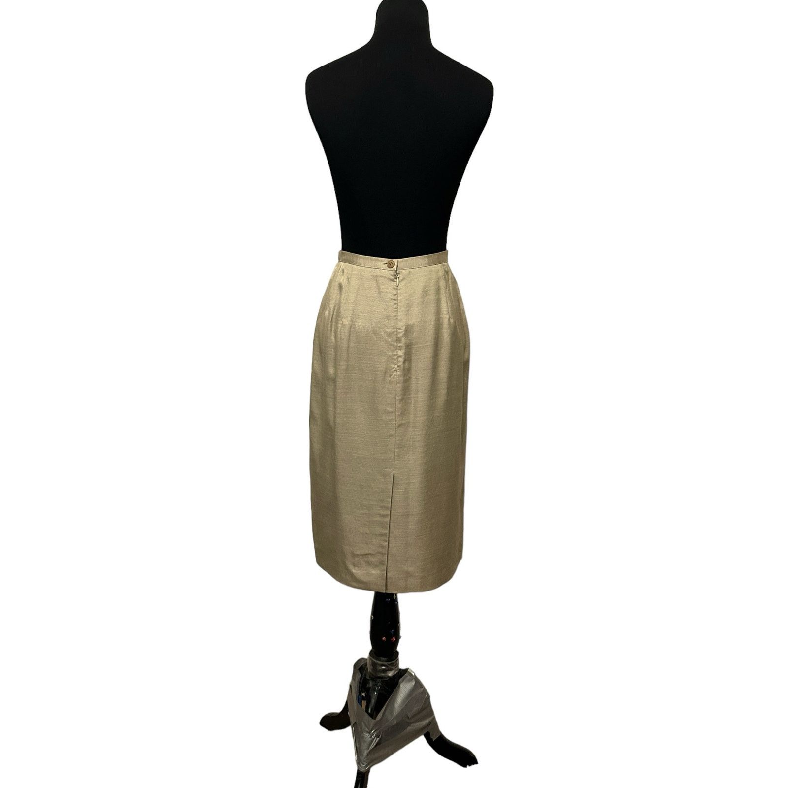 Giorgio Armani Giorgio Armani beige midi pencil skirt size 8 Size 30" / US 8 / IT 44 - 9 Thumbnail