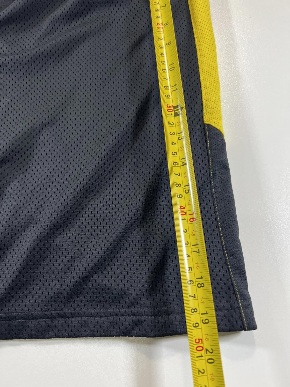 Nike Nike Livestrong Black and Yellow Athletic Shorts Size US 30 / EU 46 - 7 Thumbnail