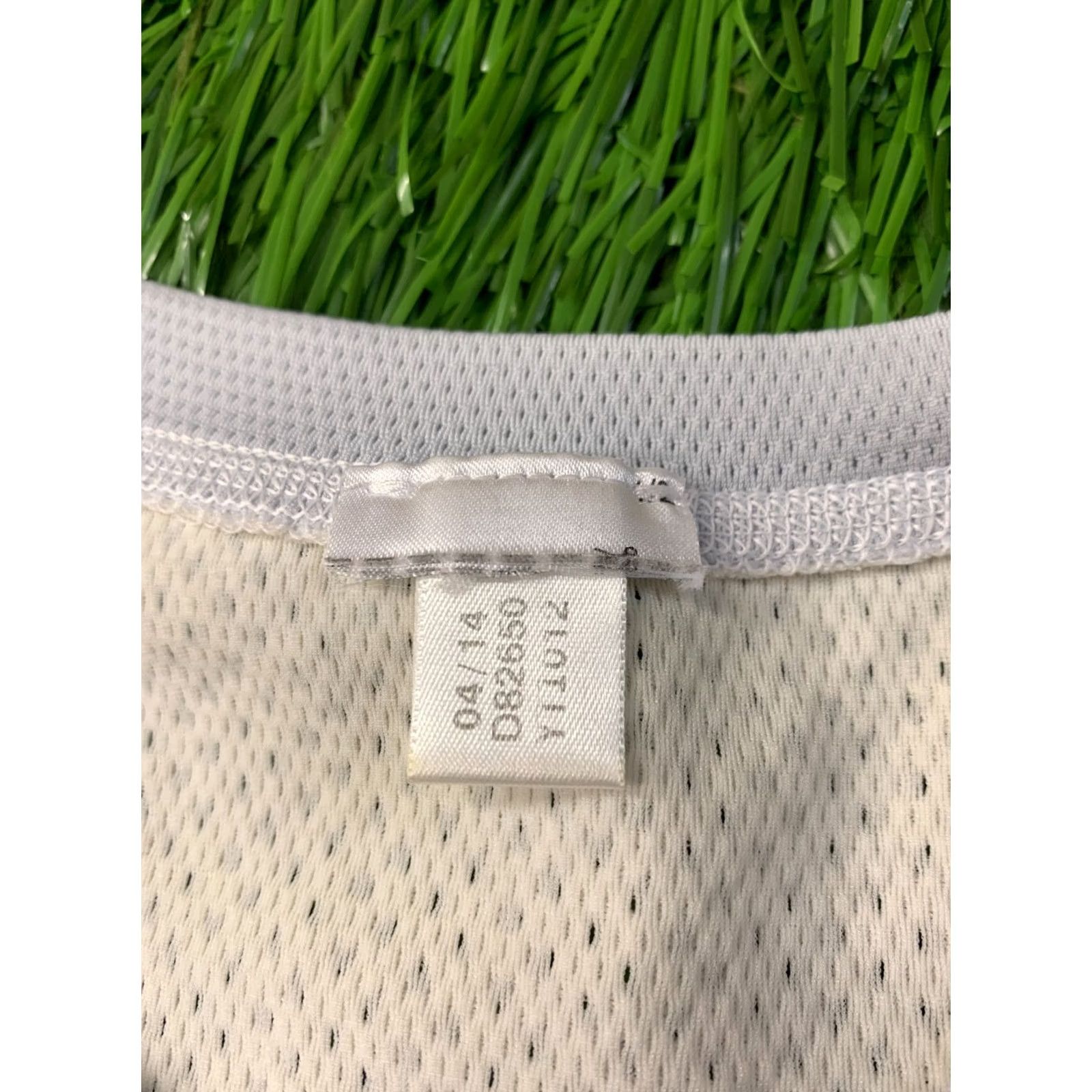 Adidas ADIDAS VEST SHIRT JERSEY ORIGINAL SIZE XL MEN SLEEVELESS CROSSFIT BASE LAYERS WHITE AND GRAY 2014 Size US XL / EU 56 / 4 - 6 Thumbnail