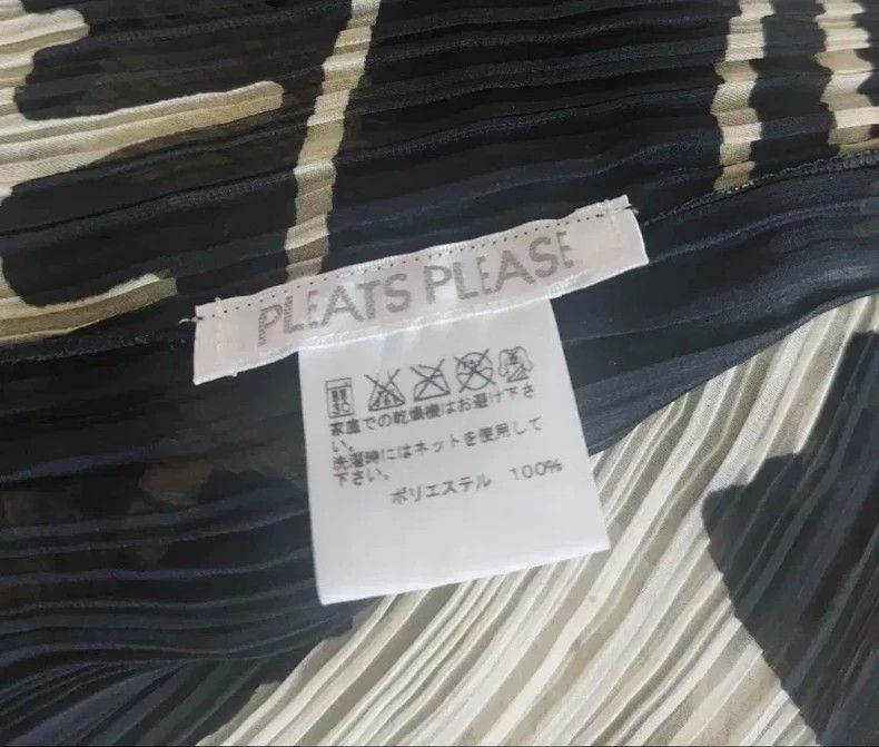 Issey Miyake Issey Miyake Black and white ink-wash pleated short-sleeve Size XS / US 0-2 / IT 36-38 - 2 Thumbnail