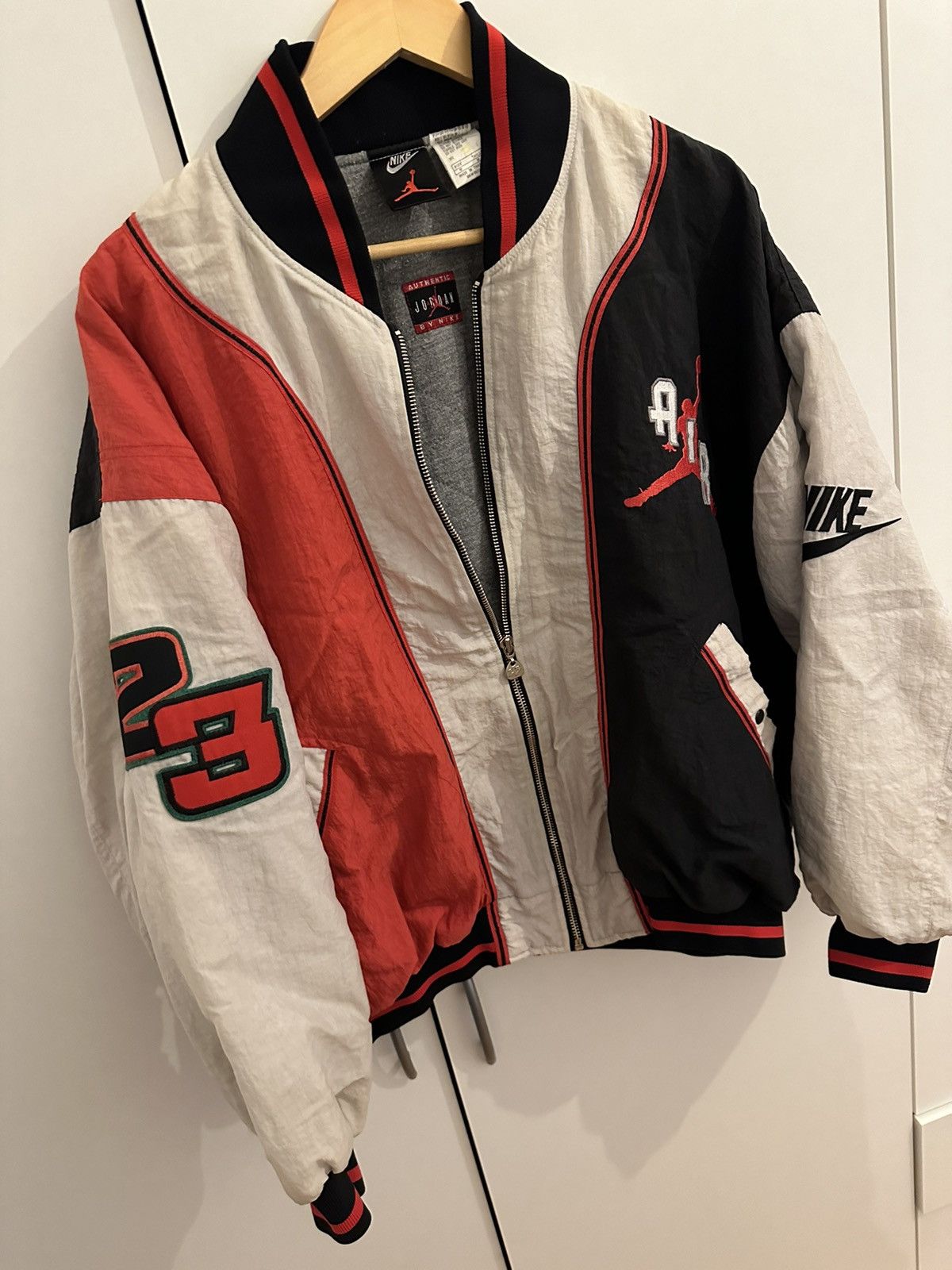 Nike Nike Air Jordan Jacke Jacket Size M Retro Vintage Size US M / EU 48-50 / 2 - 4 Thumbnail