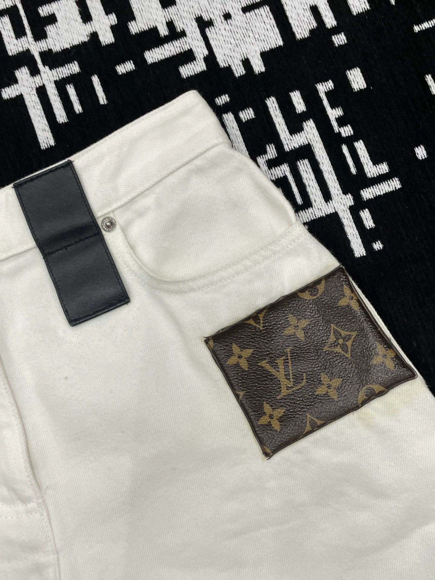 Louis Vuitton Louis Vuitton white colorblocked leather denim shorts 36 Size 26" / US 2 / IT 38 - 2 Thumbnail