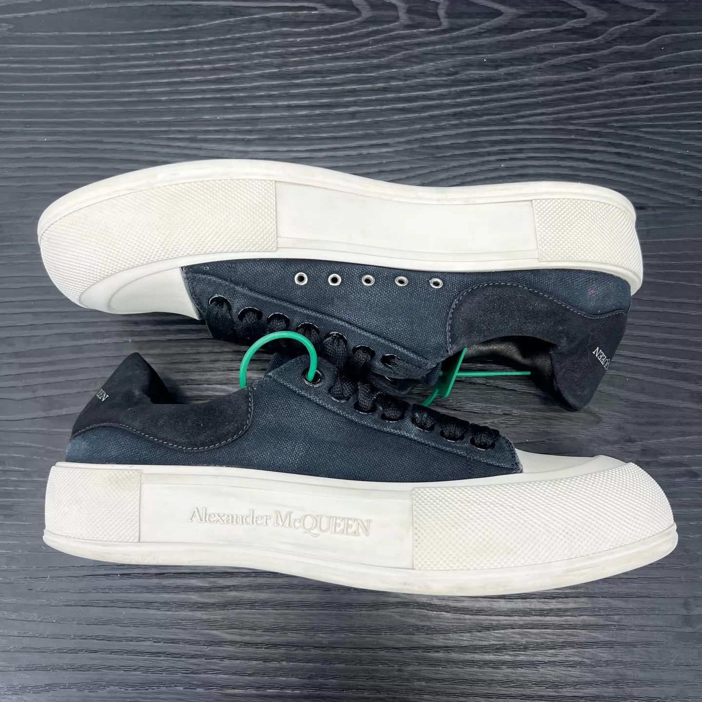 Alexander McQueen Alexander McQueen Men's Deck Black & White Size 42 Size US 9 / EU 42 - 3 Thumbnail