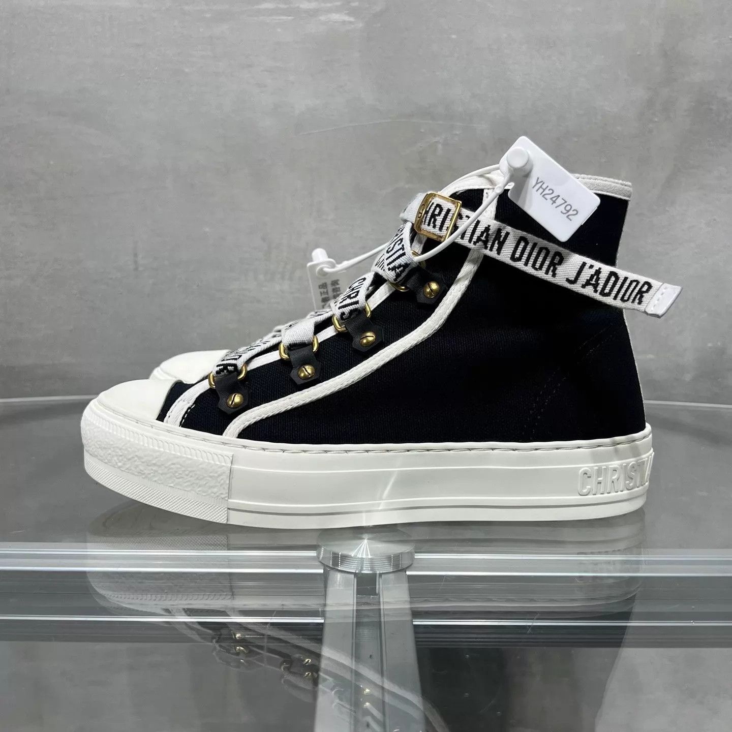 Dior Dior classic b&w logo canvas sneaker size 35 Size US 4.5 / IT 34.5 - 3 Thumbnail