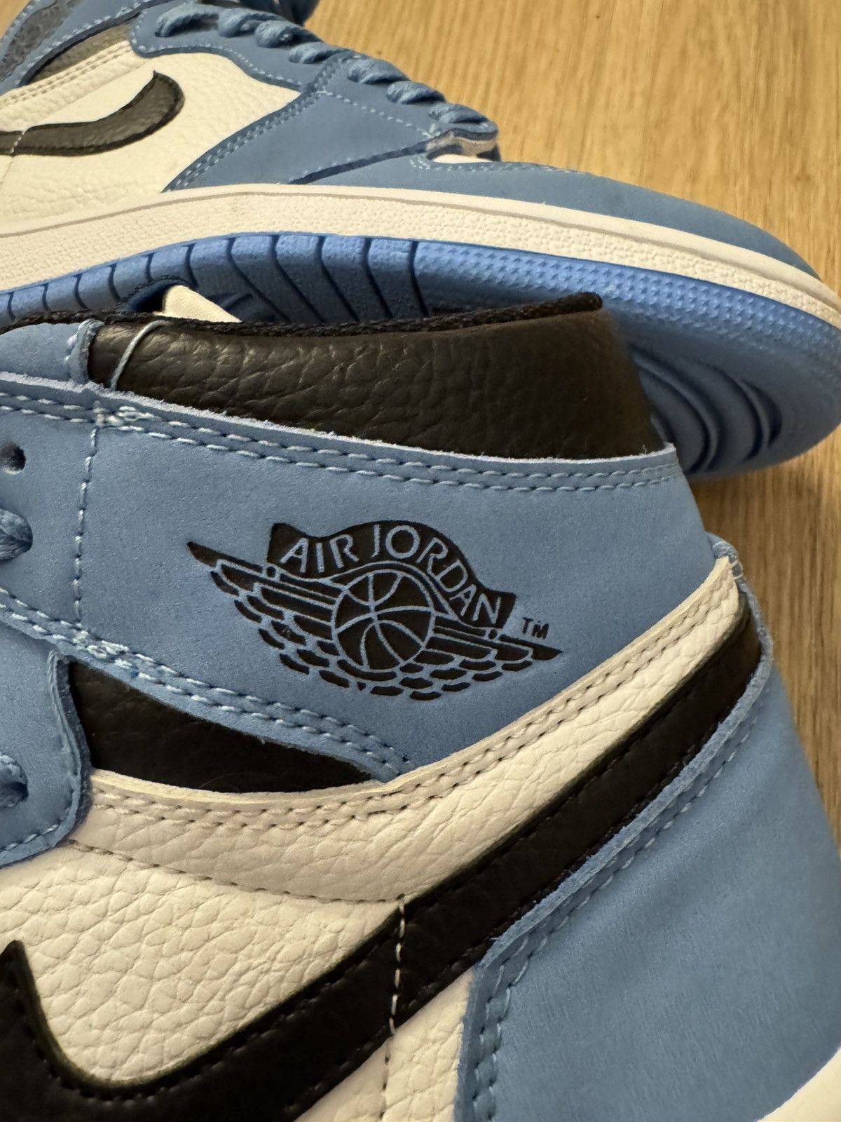 Jordan Brand Nike Air Jordan 1 High Retro UNC University Blue 39 sneakers Size US 8 / IT 38 - 9 Thumbnail