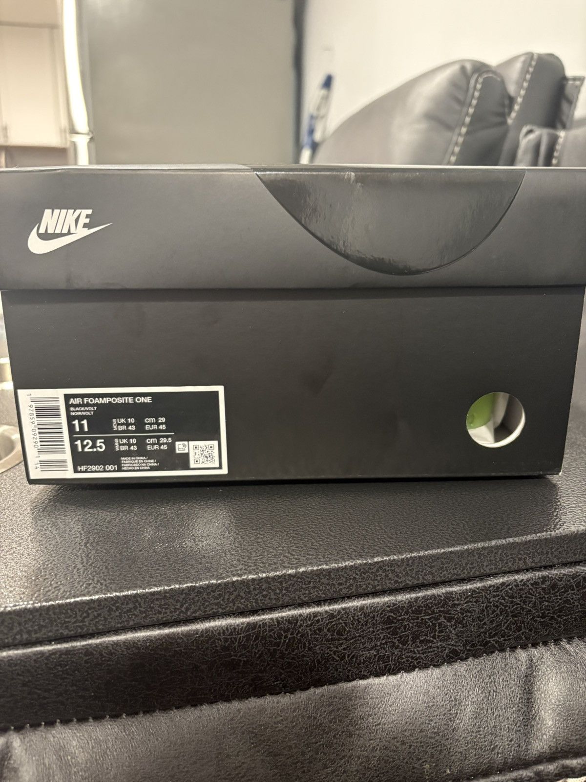 Nike × Vintage Black/volt foamposite Size US 11 / EU 44 - 7 Thumbnail