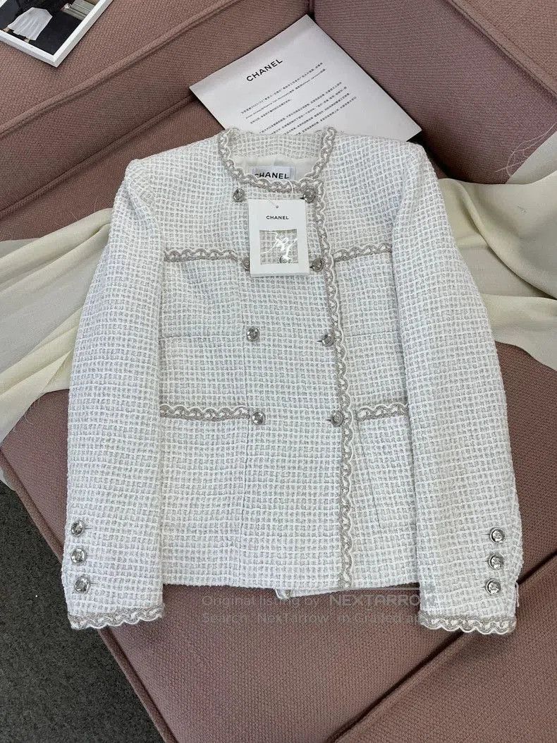 Chanel Chanel 25C White Tweed Double-Breasted Jacket. Size US S / EU 44-46 / 1 - 1 Thumbnail
