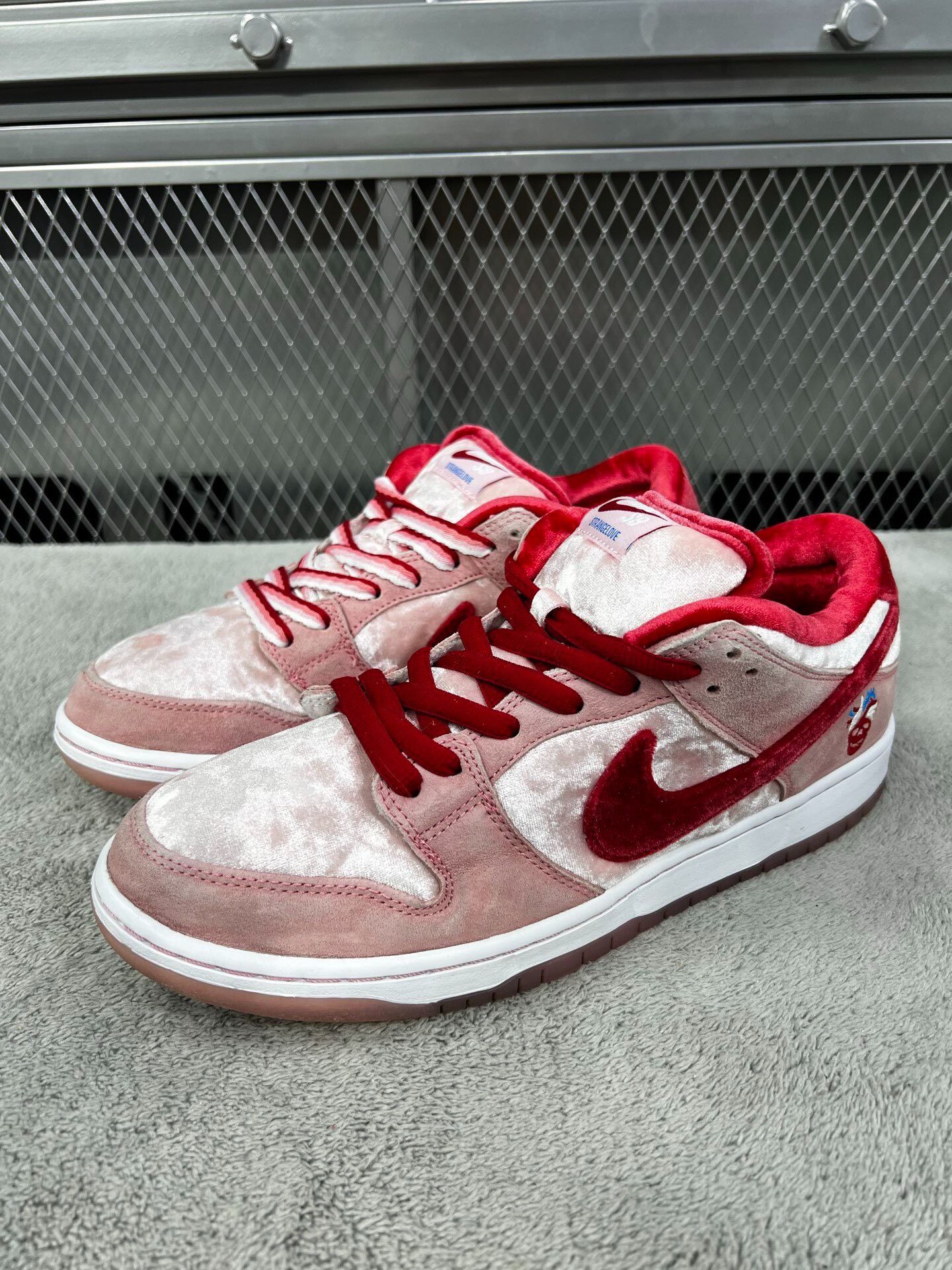 Nike Nike DUNK Pink Lowtop Sneakers 42 Men Size US 9 / EU 42 - 1 Thumbnail