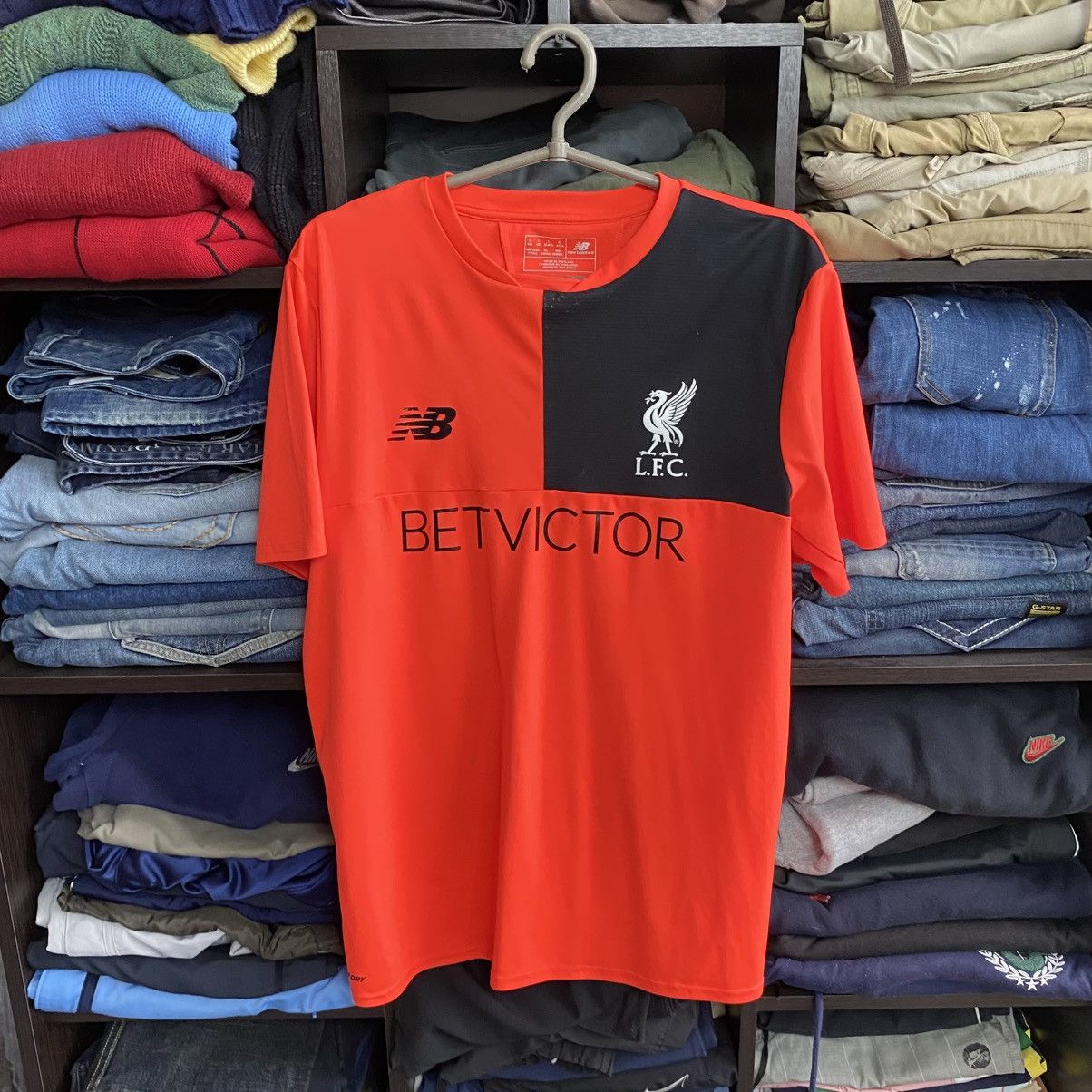 New Balance Mens New Balance Liverpool training soccer jersey Size US L / EU 52-54 / 3 - 1 Thumbnail