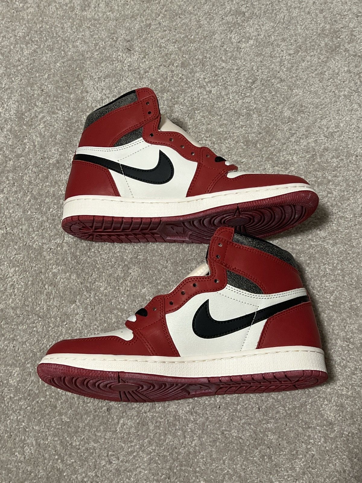 Jordan Brand × Nike Jordan 1 Retro High Chicago Lost and Found Size US 8.5 / EU 41-42 - 4 Thumbnail