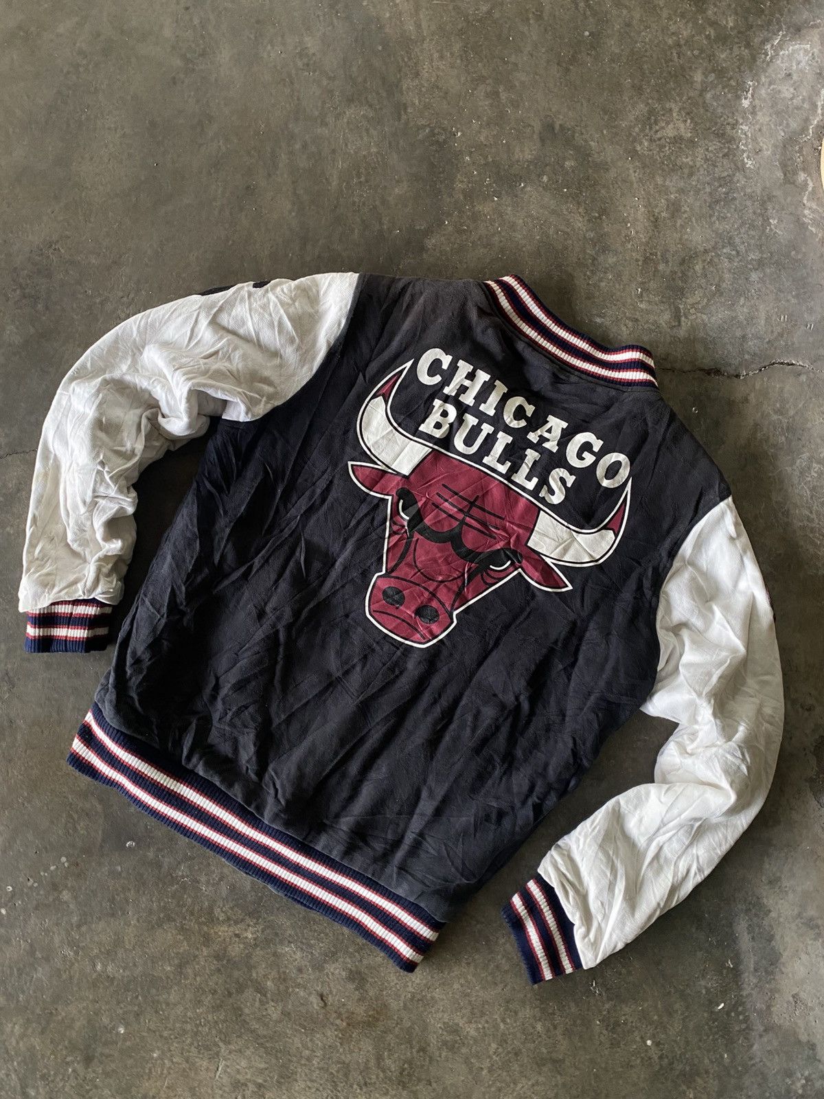 NBA VTG Chicago Bulls Backhit Bulls Varsity Jacket 🔥 Size US M / EU 48-50 / 2 - 3 Thumbnail