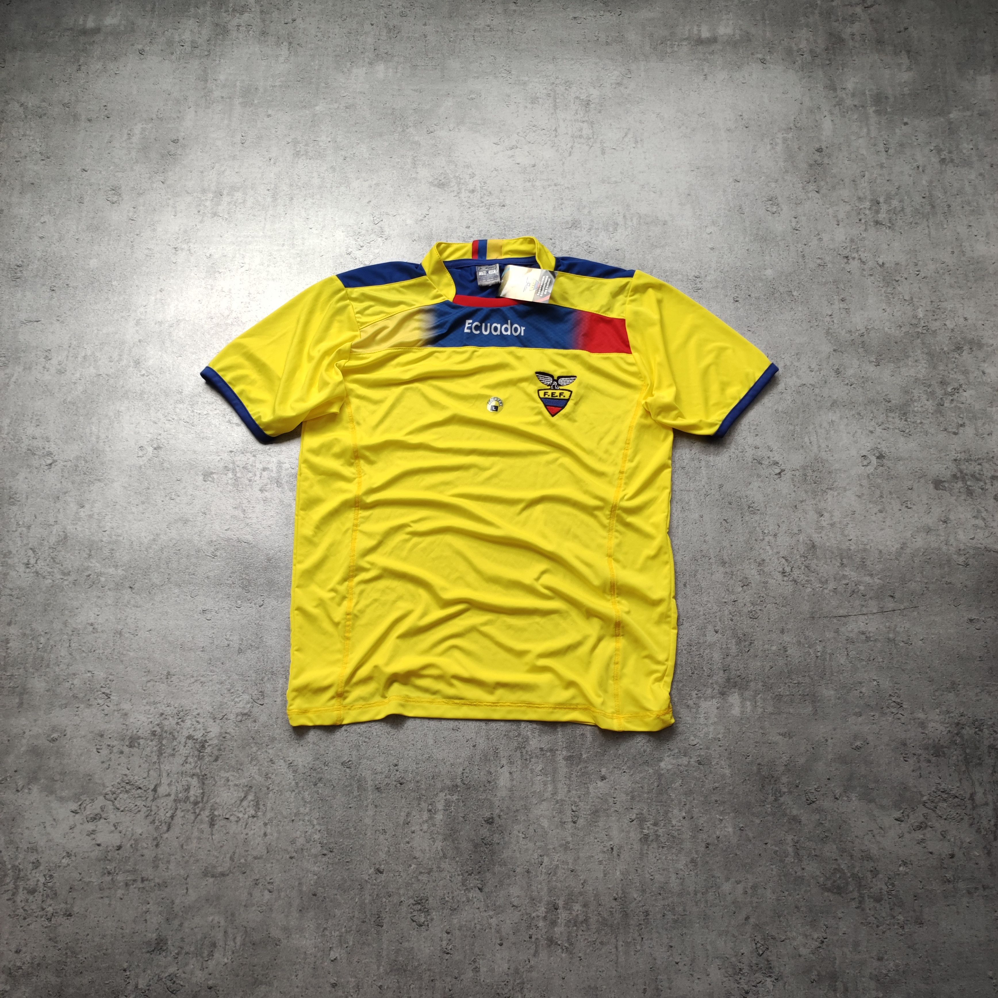 Vintage RARE 2011-13 Ecuador Football National Team Home Jersey Size US L / EU 52-54 / 3 - 1 Thumbnail