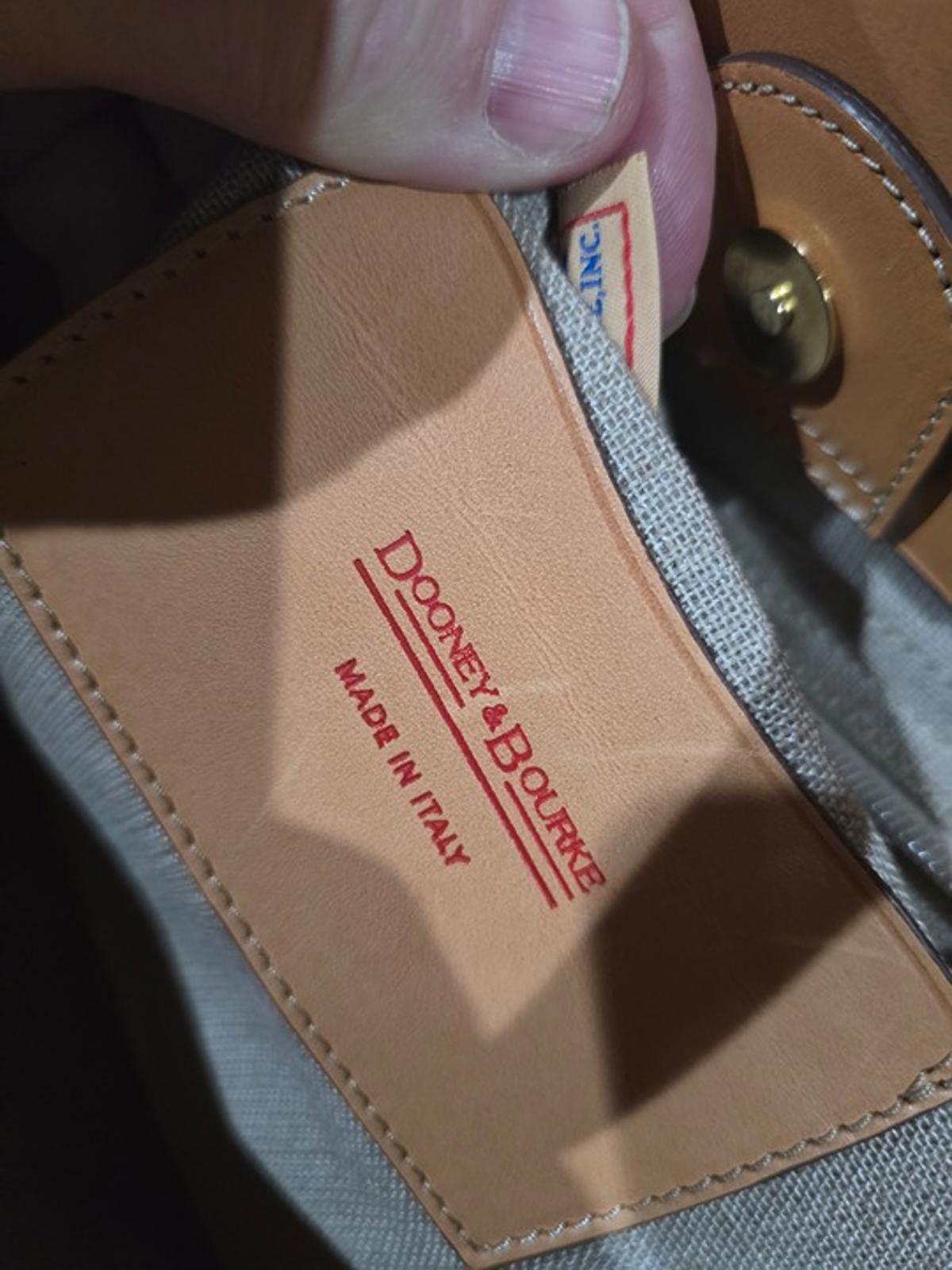 Dooney & Bourke 2017 Dooney & Burke:Alto Winged Shopper:Tan Vachetta Leather Size ONE SIZE - 8 Thumbnail