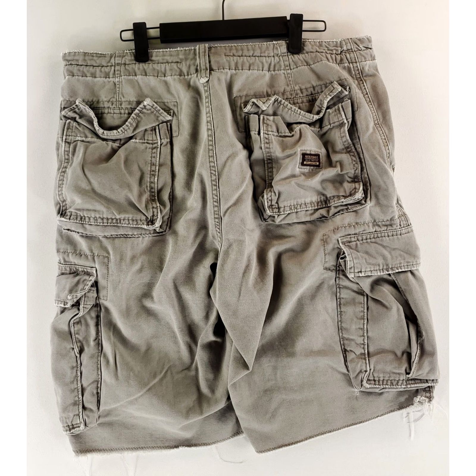 Abercrombie & Fitch Abercrombie & Fitch Cargo Shorts Gray Distressed Mens 36 Cargo Shorts Beige 90s Mens 36 Size US 36 / EU 52 - 7 Thumbnail