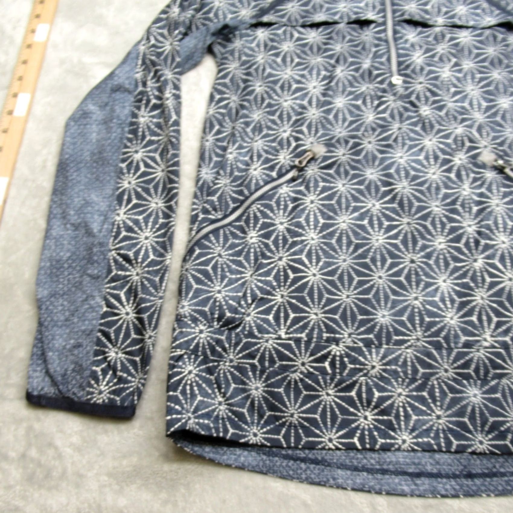 Lululemon Lululemon Jacket Women Blue Geometric Reflective Light Stow Hood 8 Mid-Length Full Zip Pockets Lightweight Rain Coat Activewear Womens Size M / US 6-8 / IT 42-44 - 5 Thumbnail