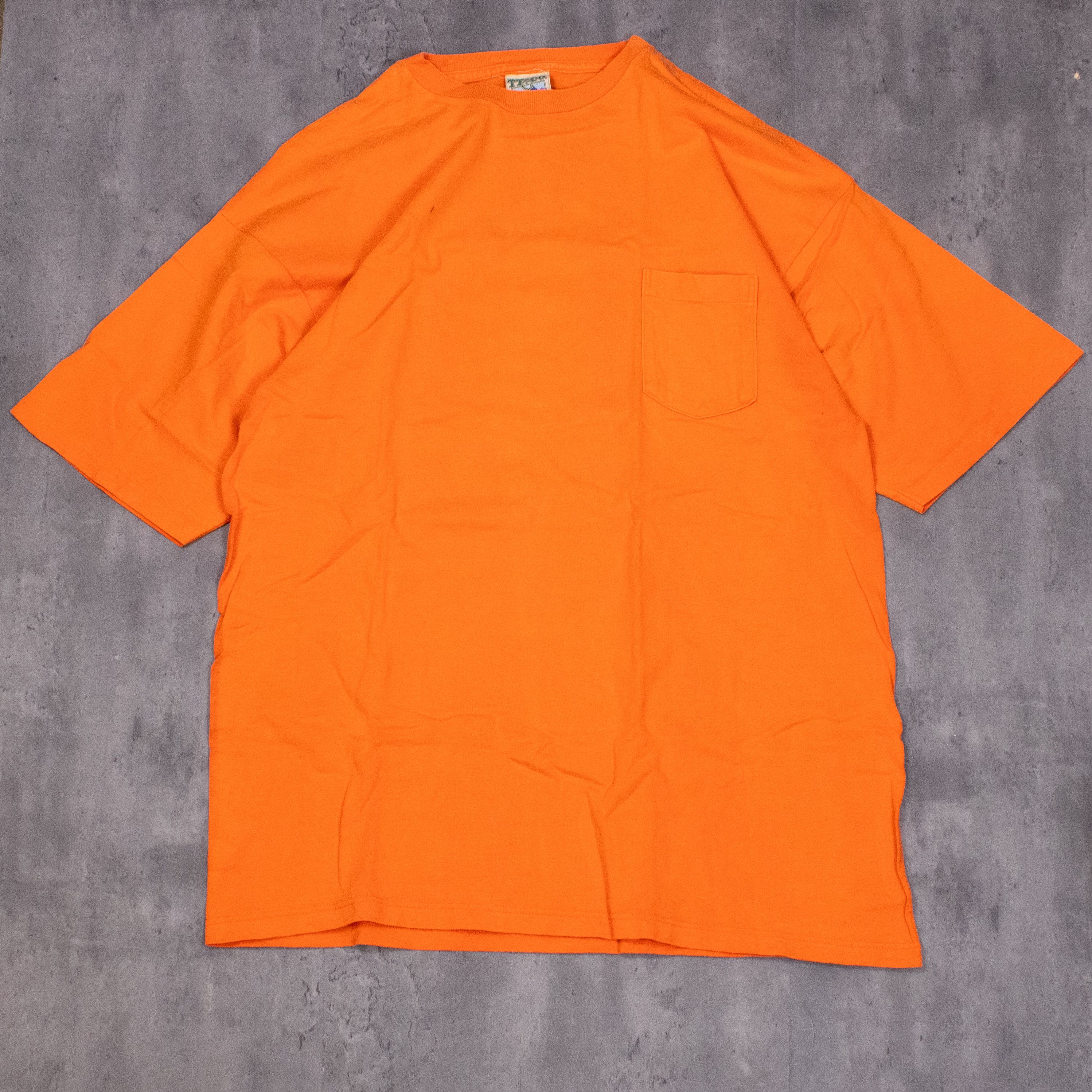 Vintage Vintage 1990s TT & CO Pocket Single Stitch Sun Fadeed Orange Tee Size US L / EU 52-54 / 3 - 3 Thumbnail