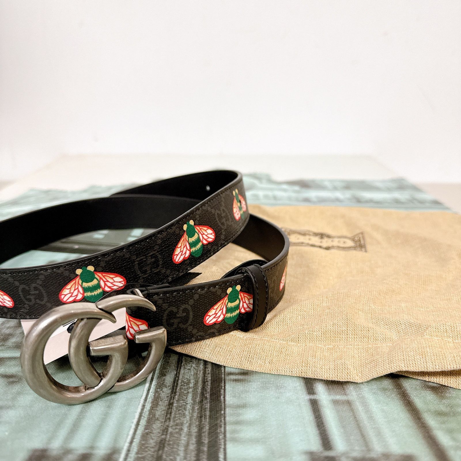 Gucci Gucci 414516 GG Logo Buckle Marmont Bees Print Leather Belt Size ONE SIZE - 4 Thumbnail