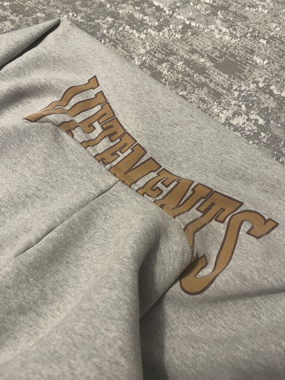 Vetements AW18 VETEMENTS Misplaced Logo Hoodie Size US M / EU 48-50 / 2 - 3 Thumbnail