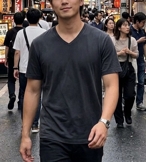 Uniqlo Uniqlo Navy V-Neck Short Sleeve Tee - Men's Size Large Size US L / EU 52-54 / 3 - 1 Thumbnail