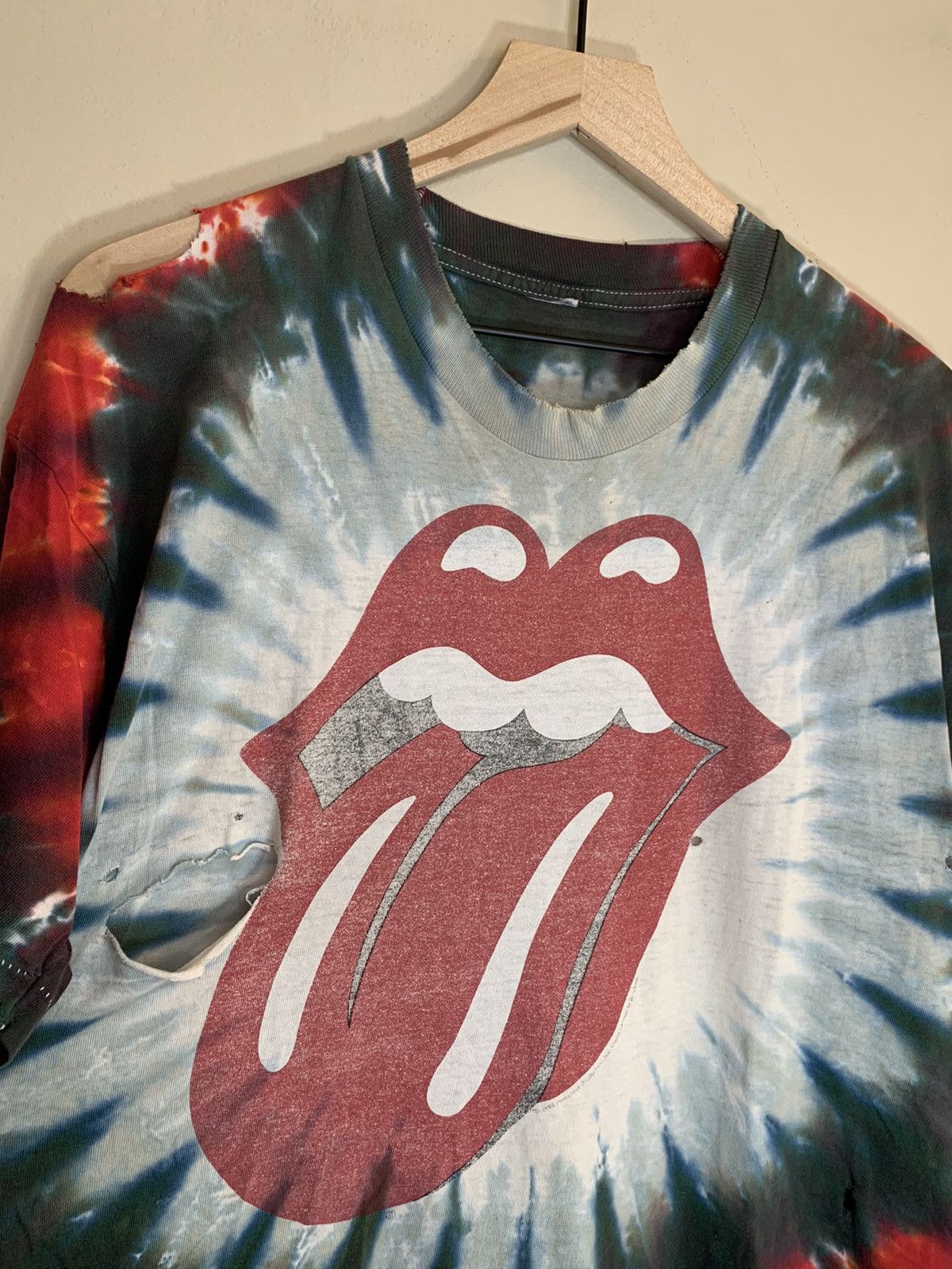 Band Tees *RARE* Vintage 1994 Rolling Stones Thrashed Tie-Dye T-Shirt Size US XL / EU 56 / 4 - 3 Thumbnail