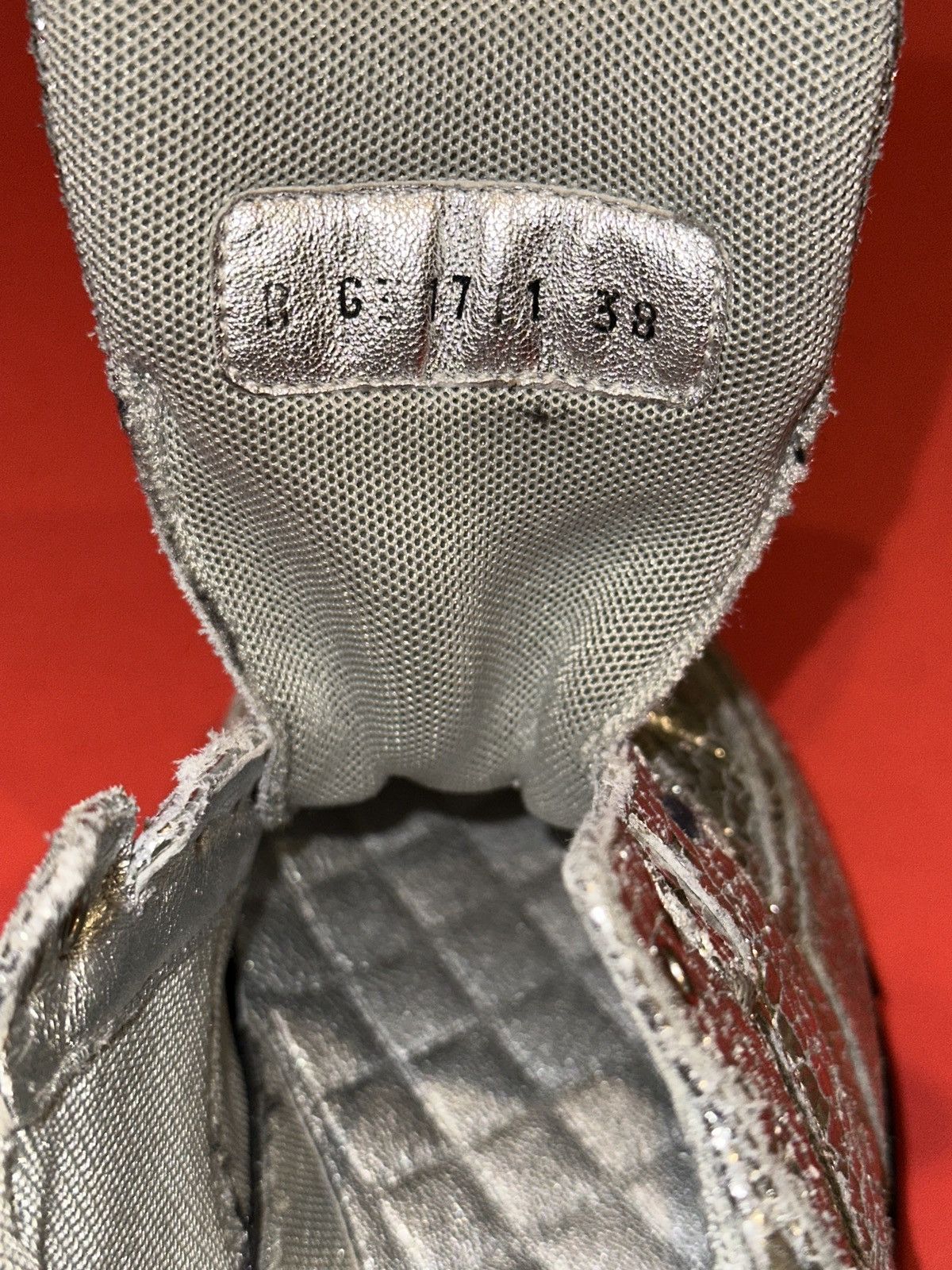 Chanel Chanel Silver Texture Leather CC Low Top Sneakers READ FLAWS Size US 8 / IT 38 - 11 Thumbnail